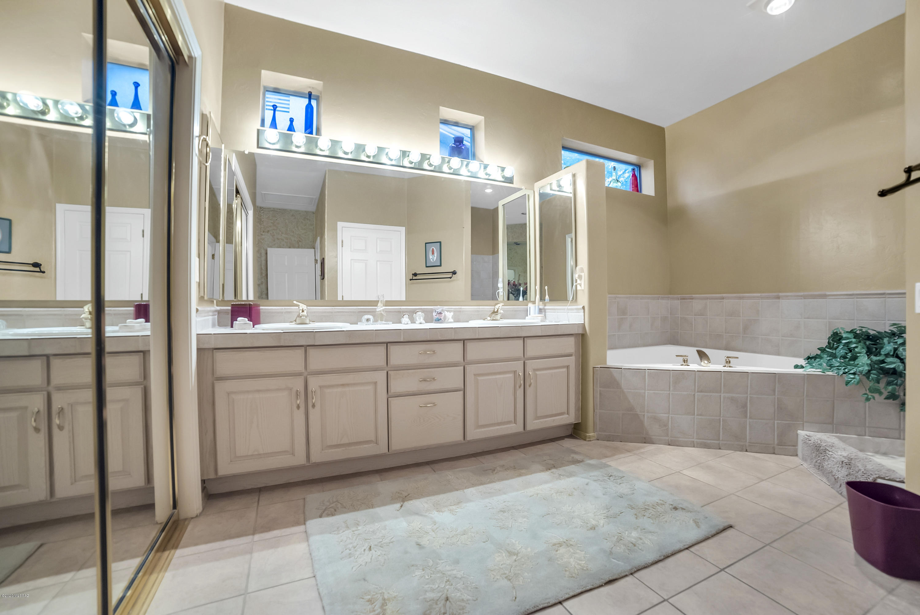 4701 S Fairfax Drive