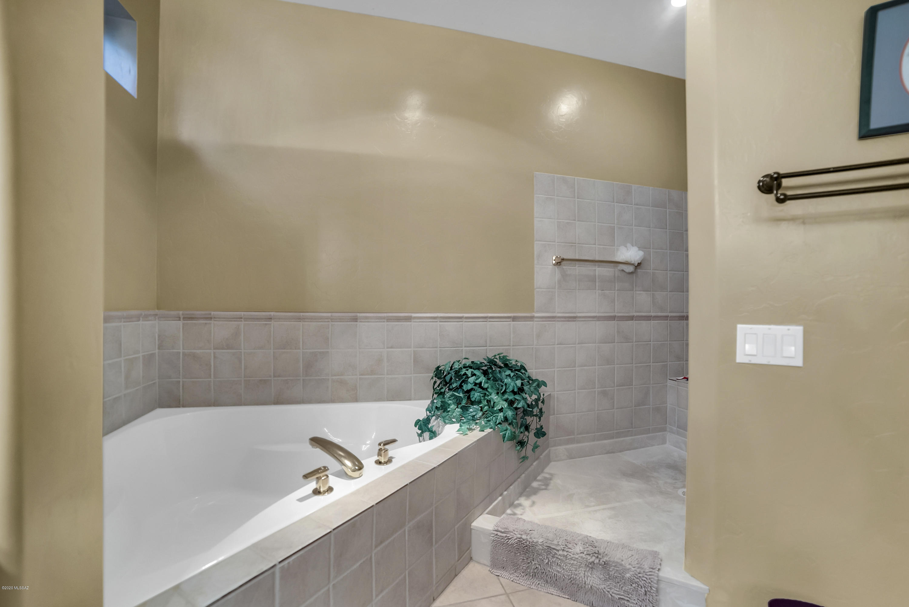 4701 S Fairfax Drive