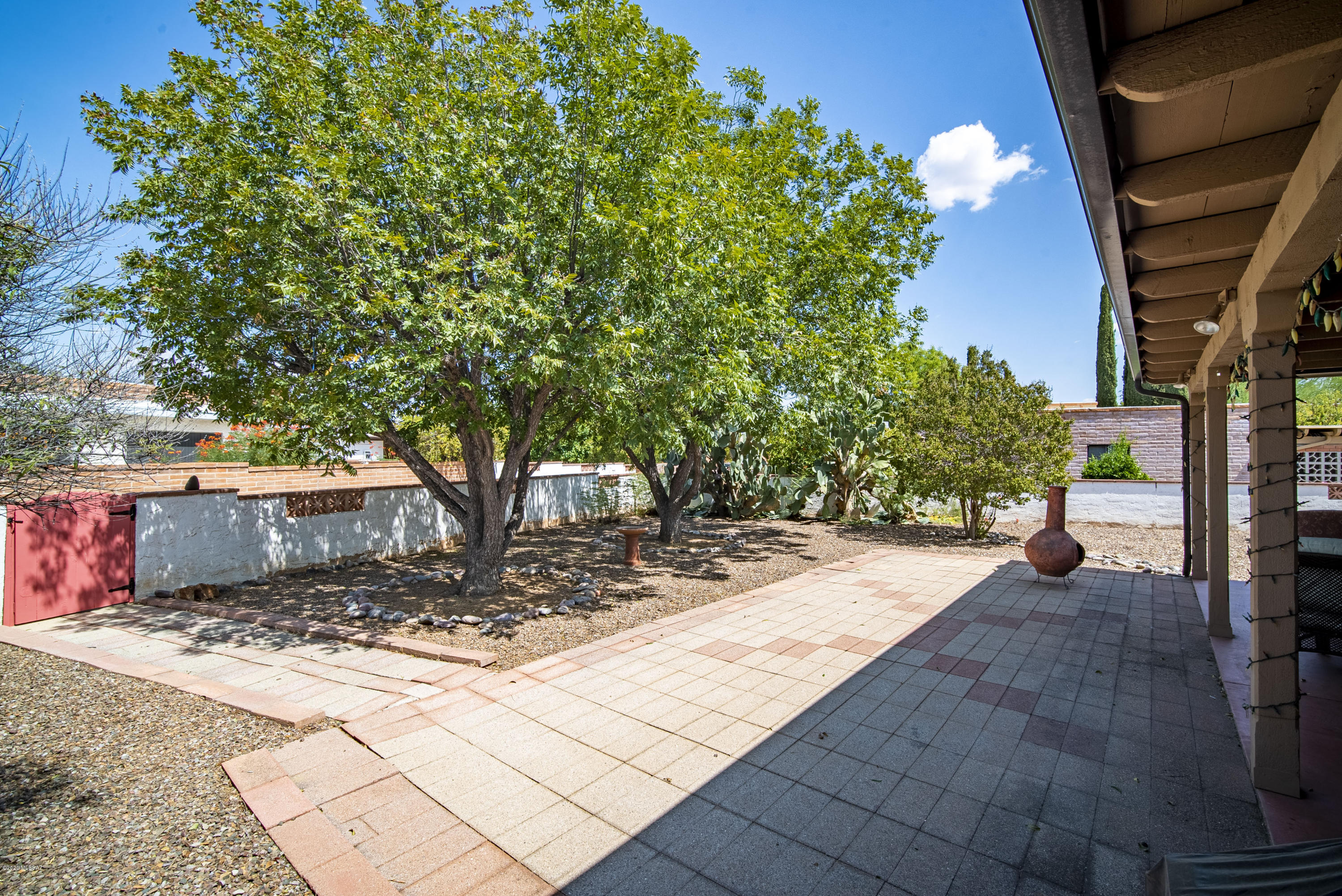 331 E Las Milpas