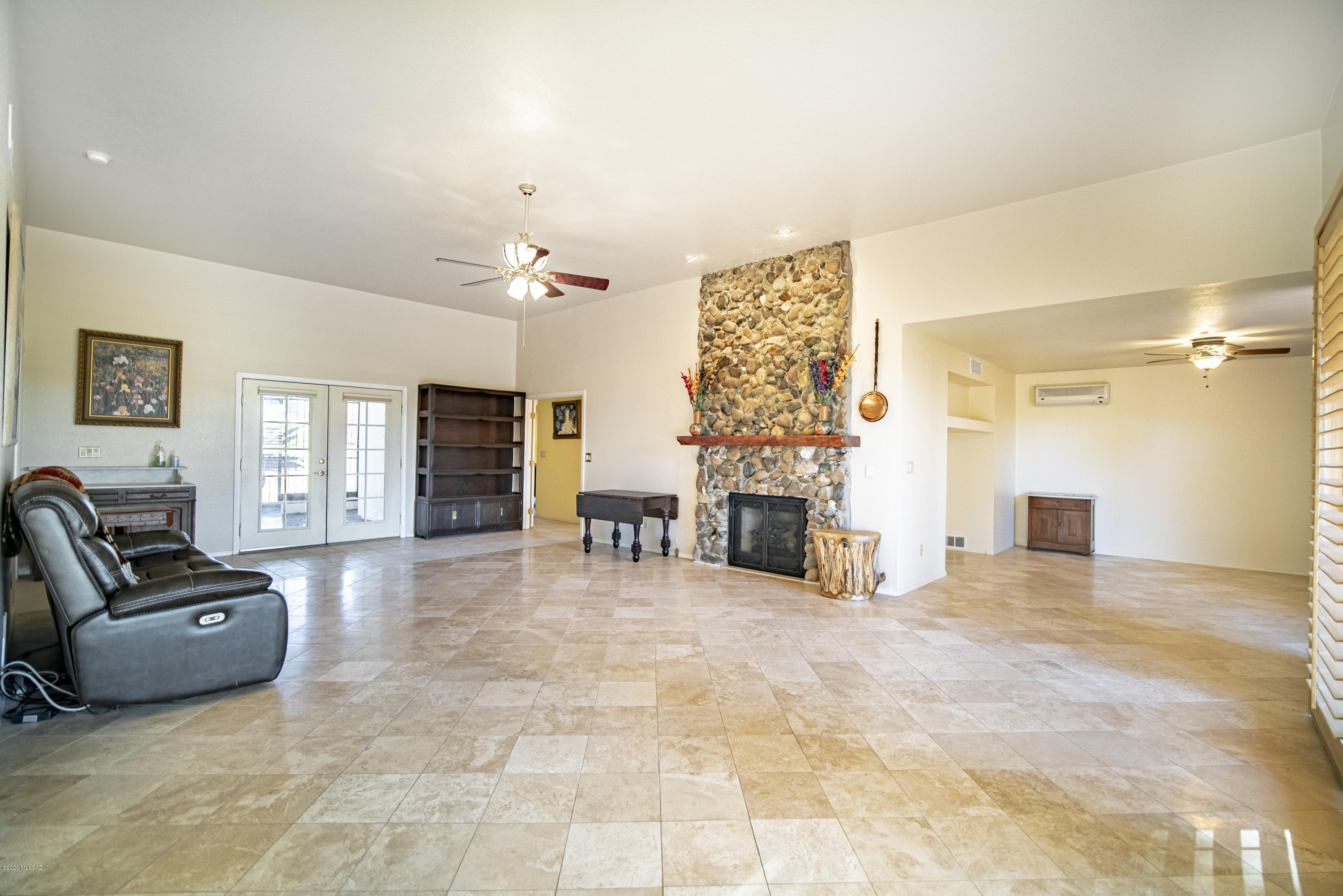 1241 N Paseo Del Cervato