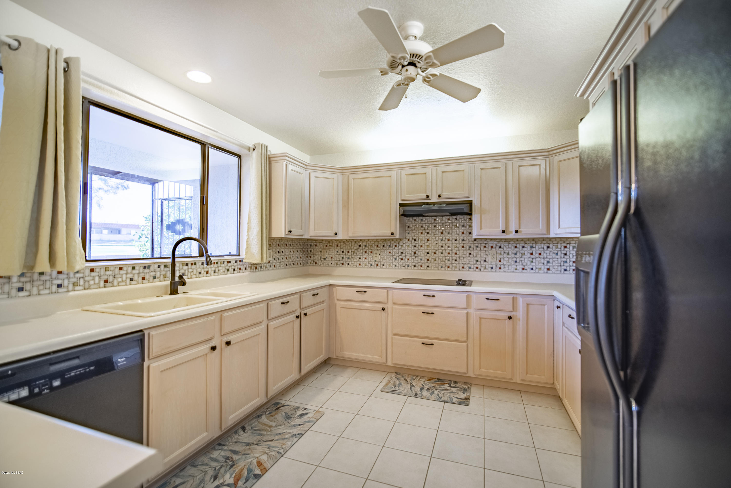 1241 N Paseo Del Cervato