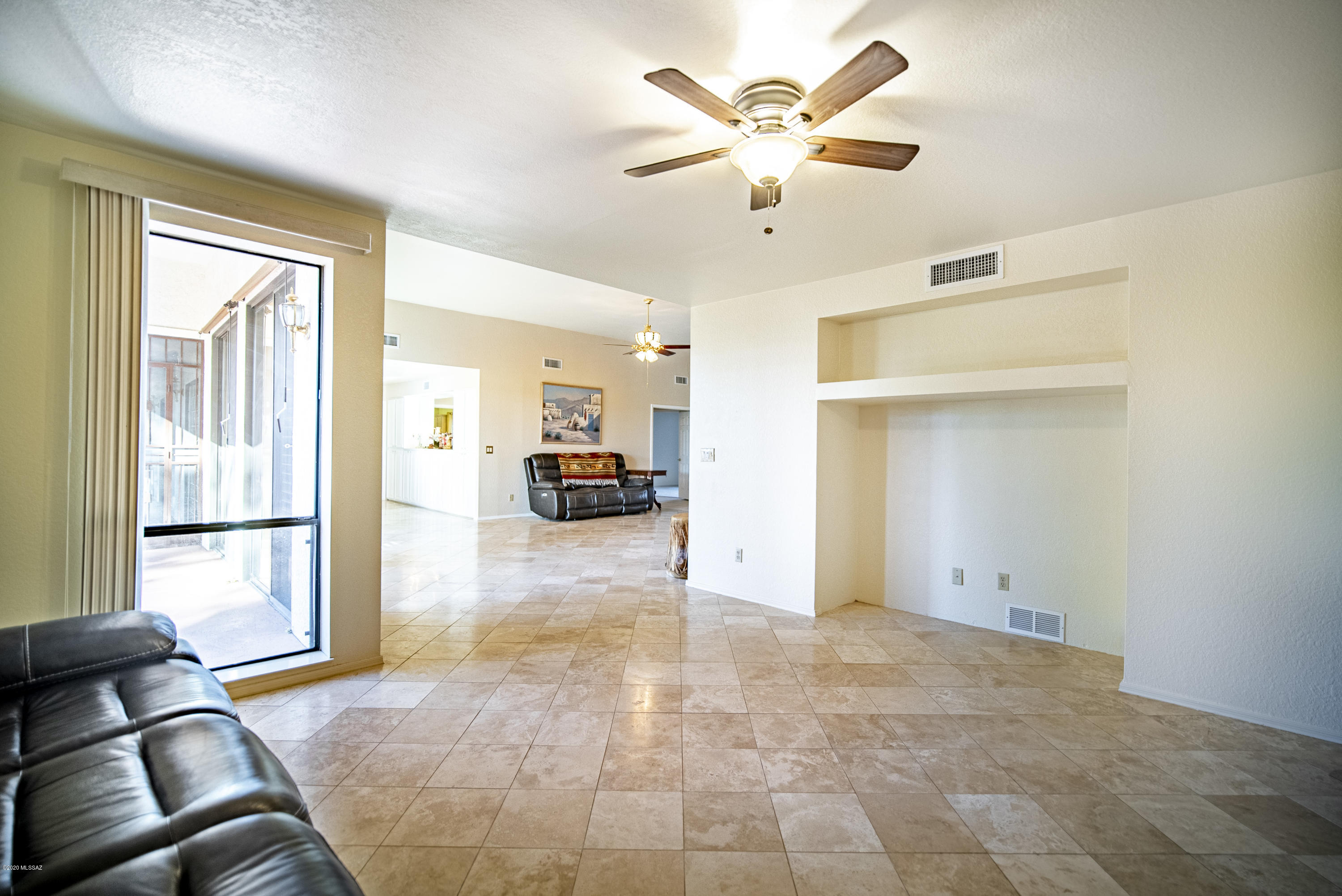 1241 N Paseo Del Cervato