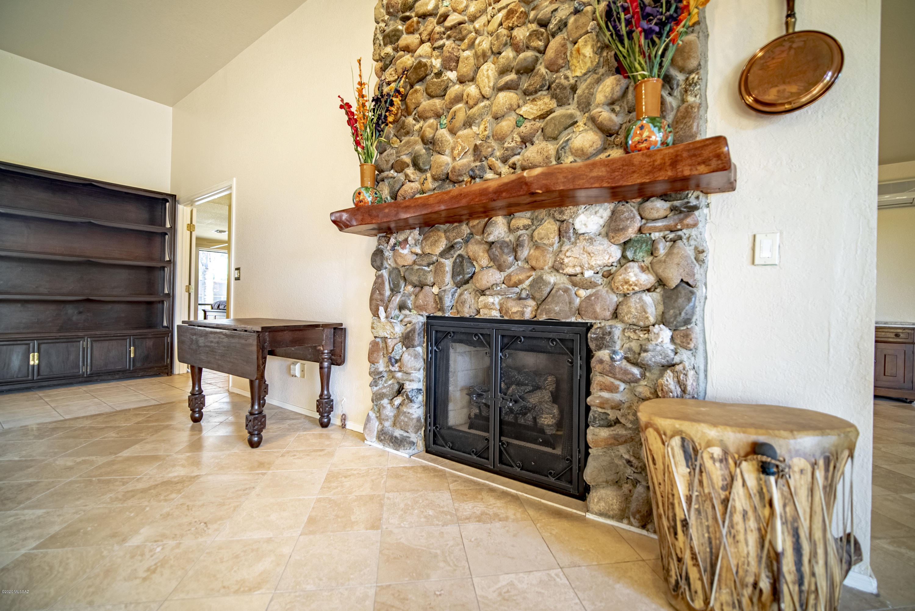 1241 N Paseo Del Cervato