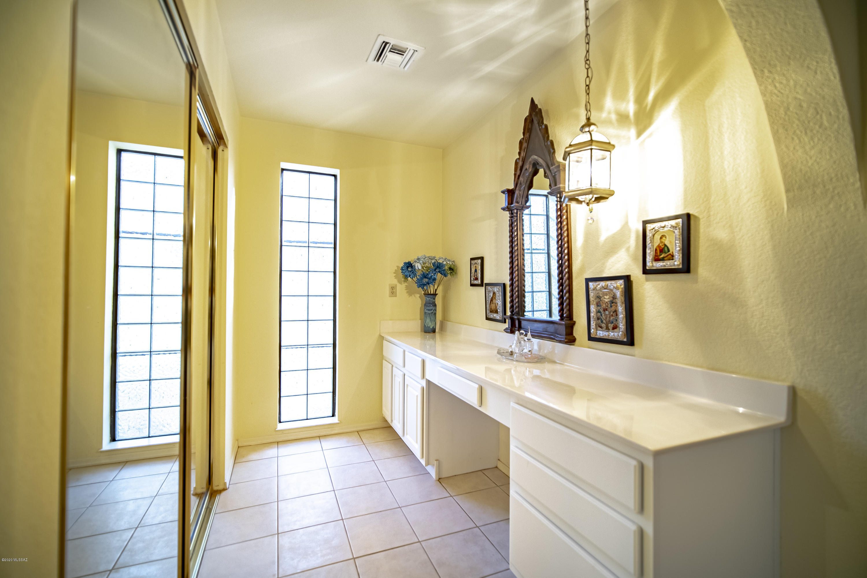 1241 N Paseo Del Cervato