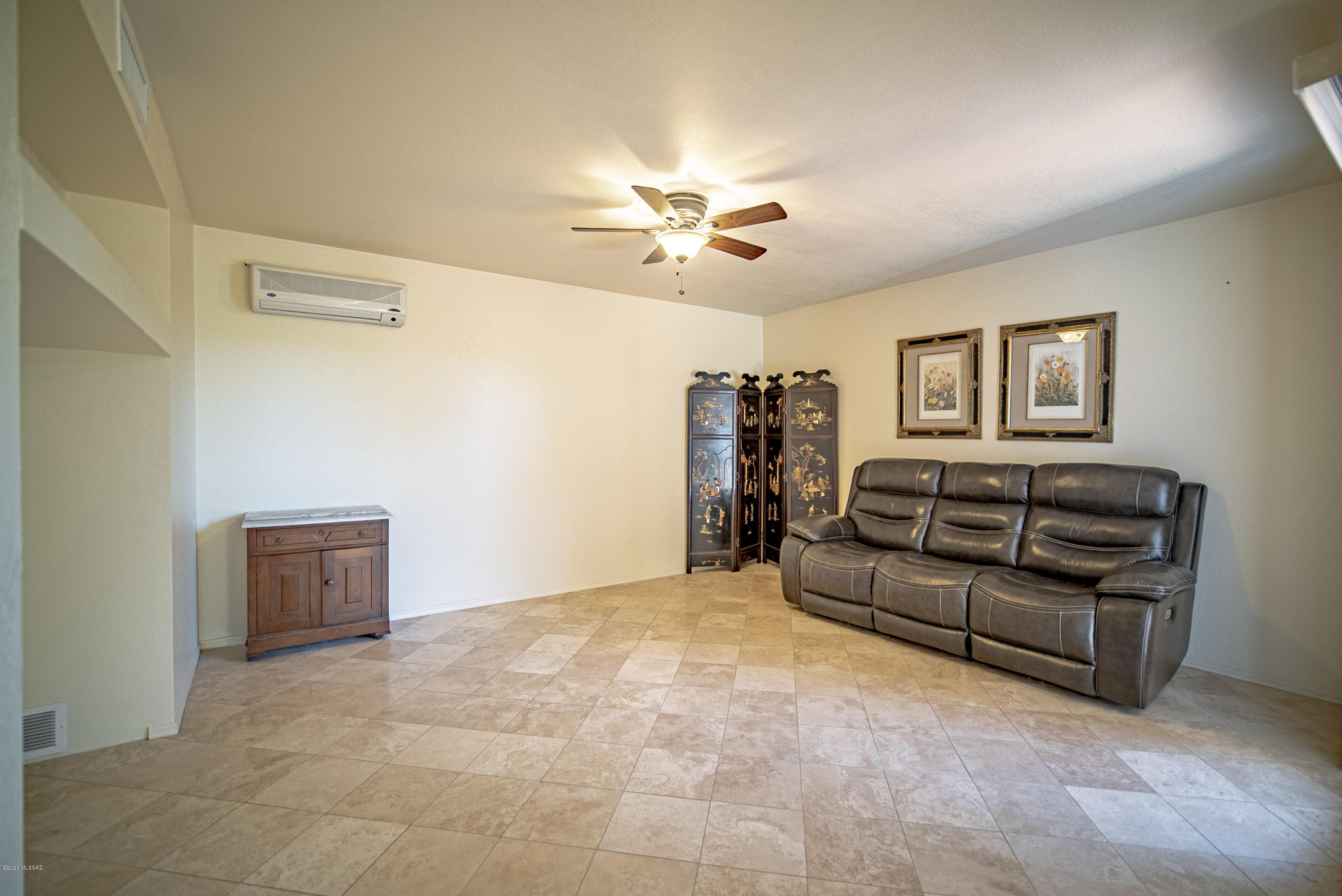 1241 N Paseo Del Cervato