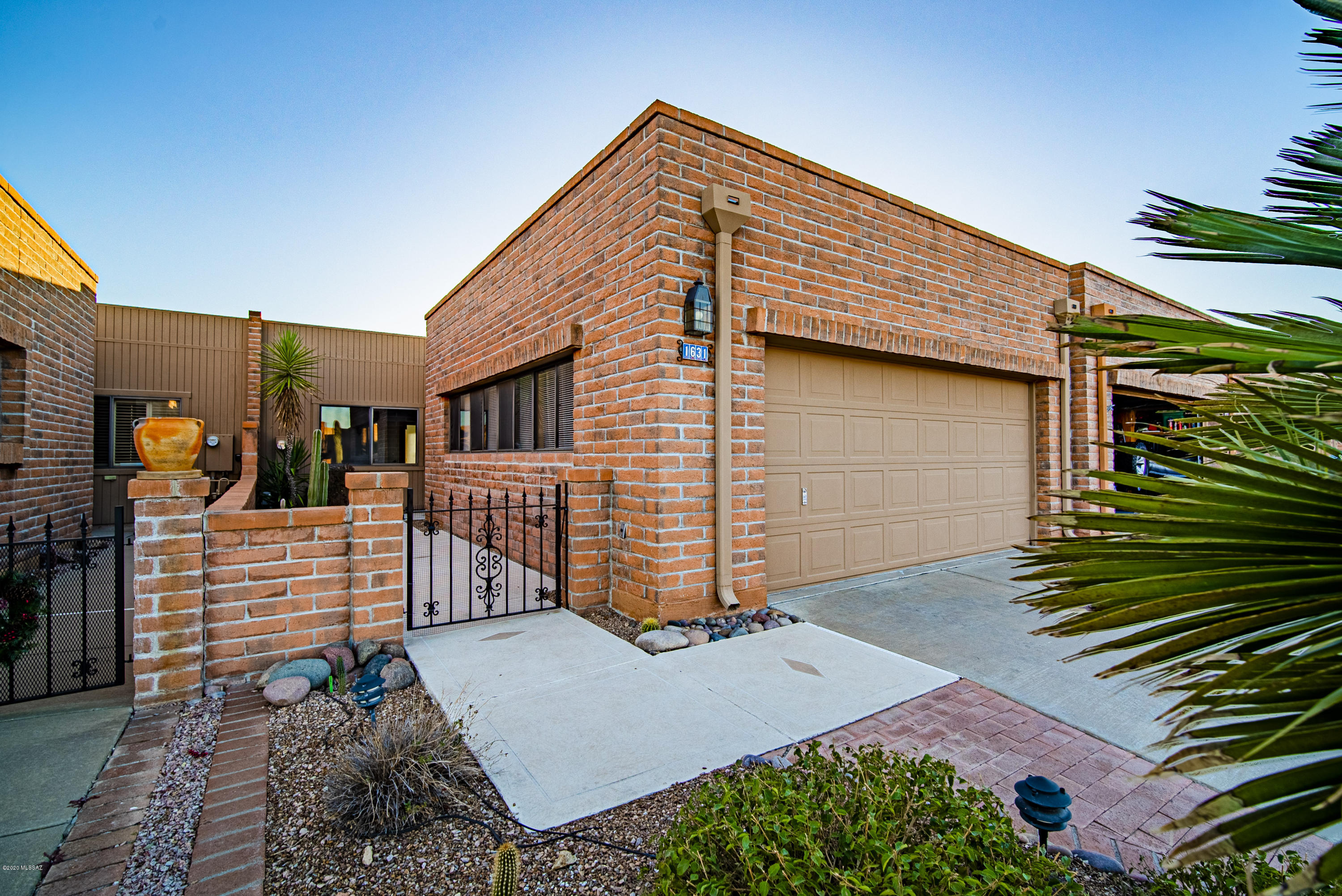 1631 W Calle del Grajo