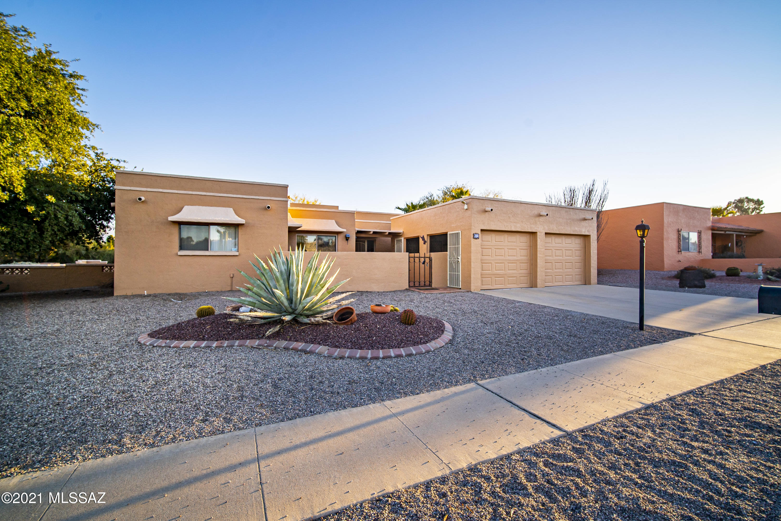 226 E Paseo Chuparosas