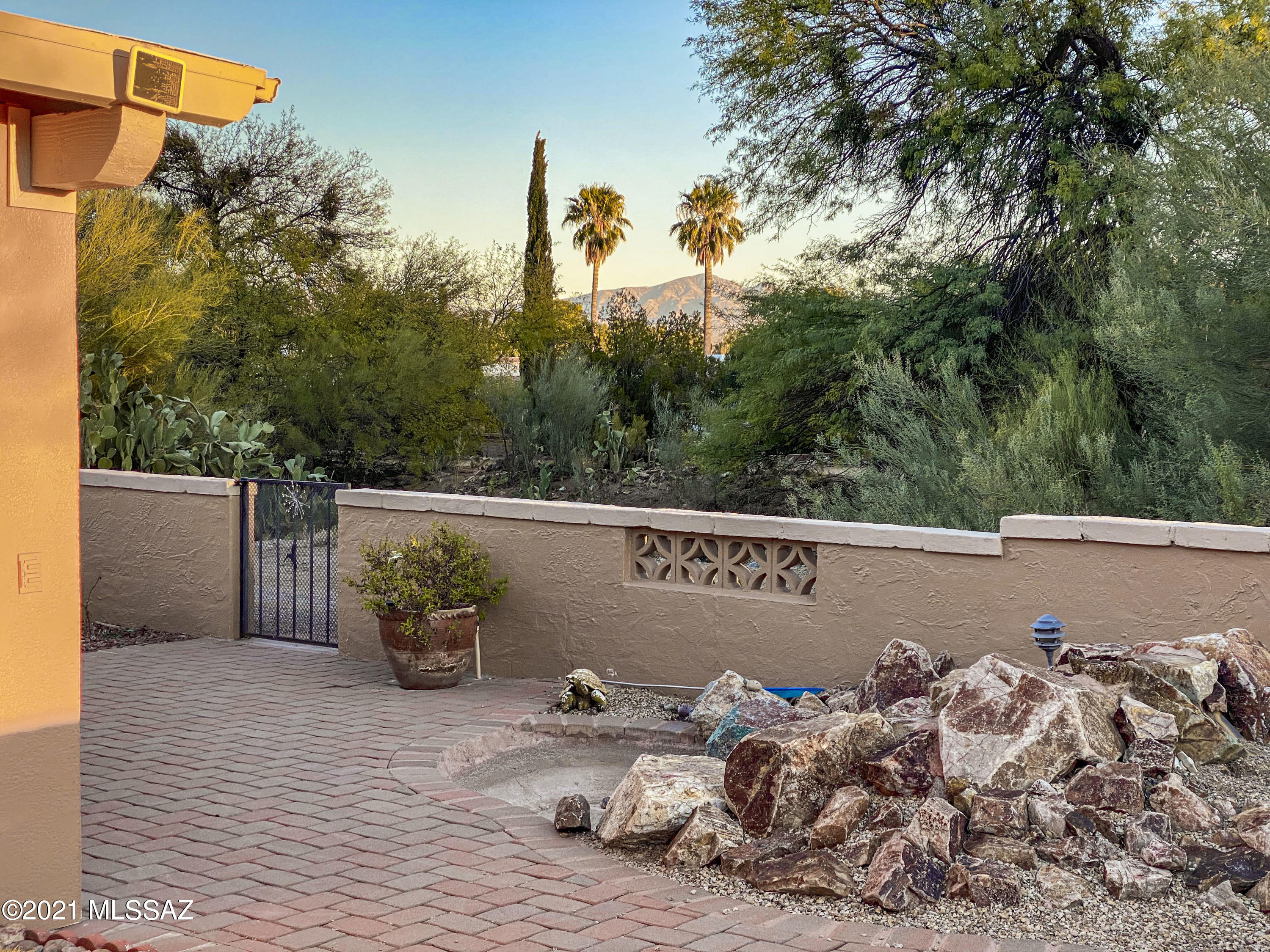 226 E Paseo Chuparosas