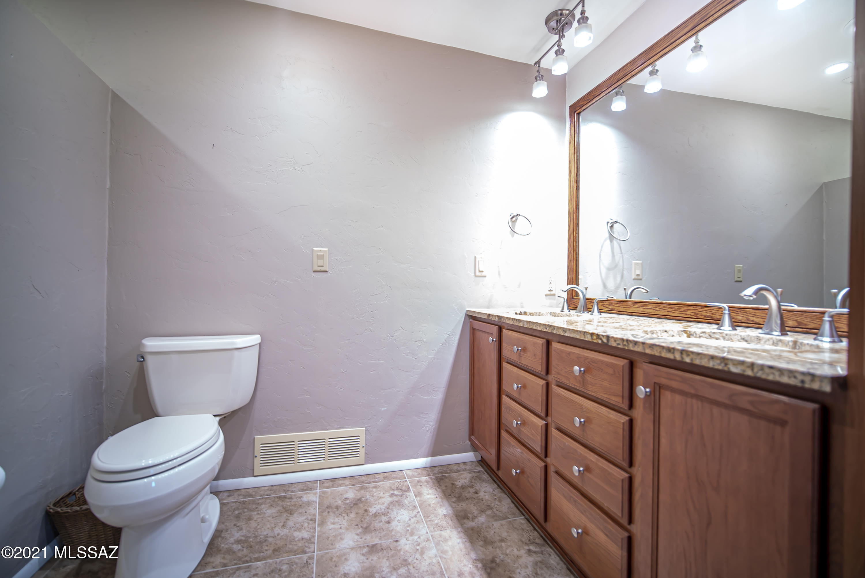 226 E Paseo Chuparosas