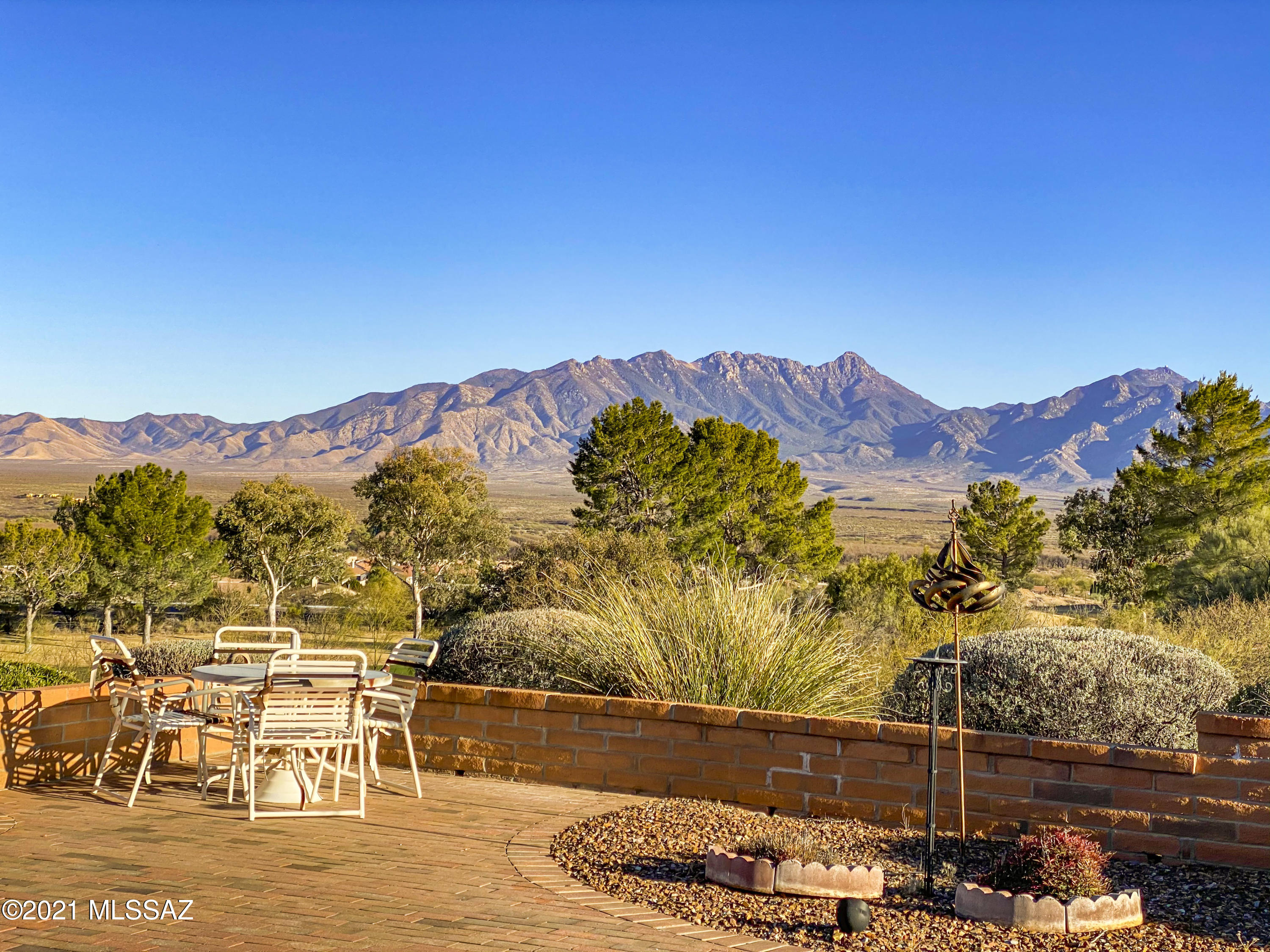 749 W Desert Hills Drive