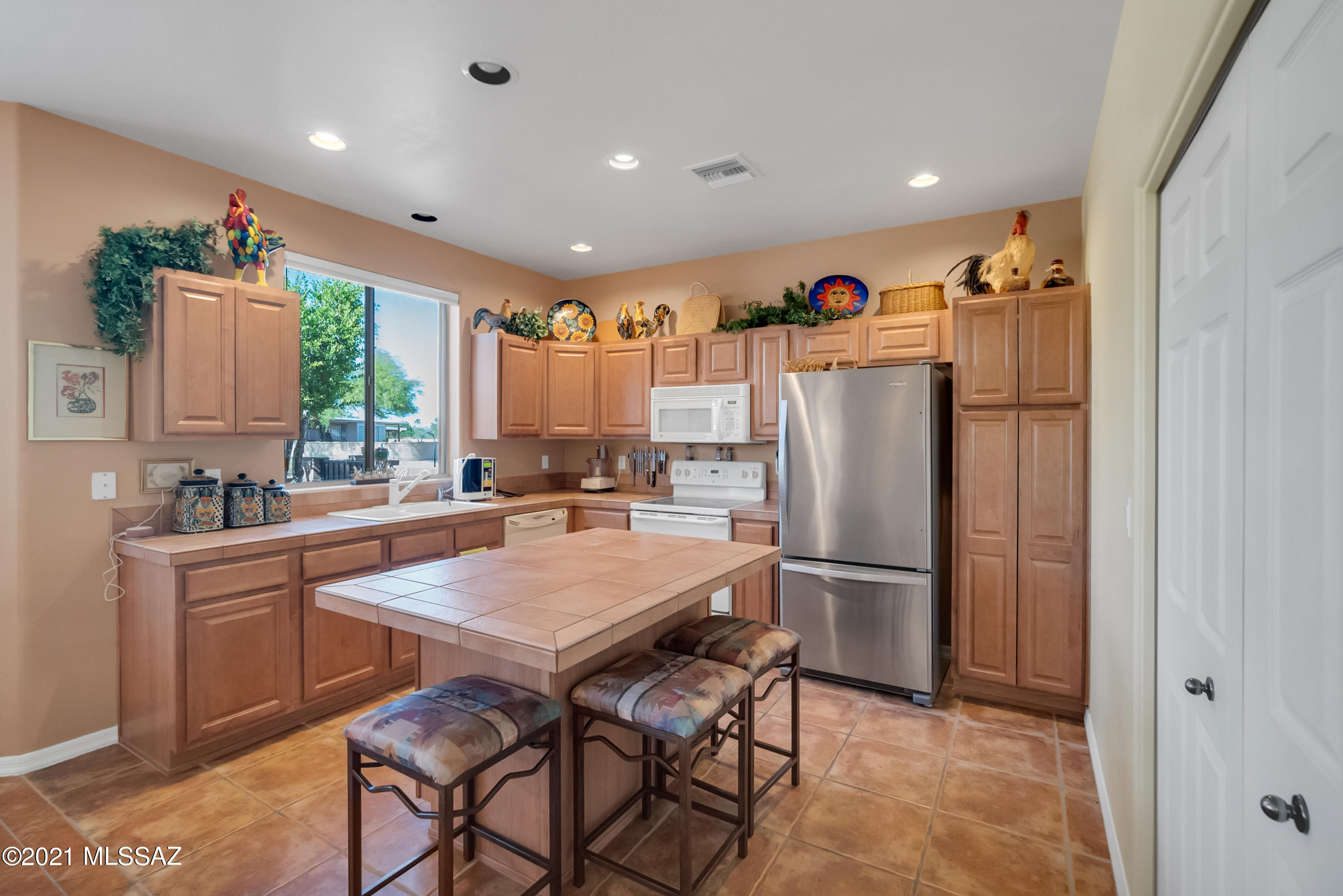 660 W Woodfield Court