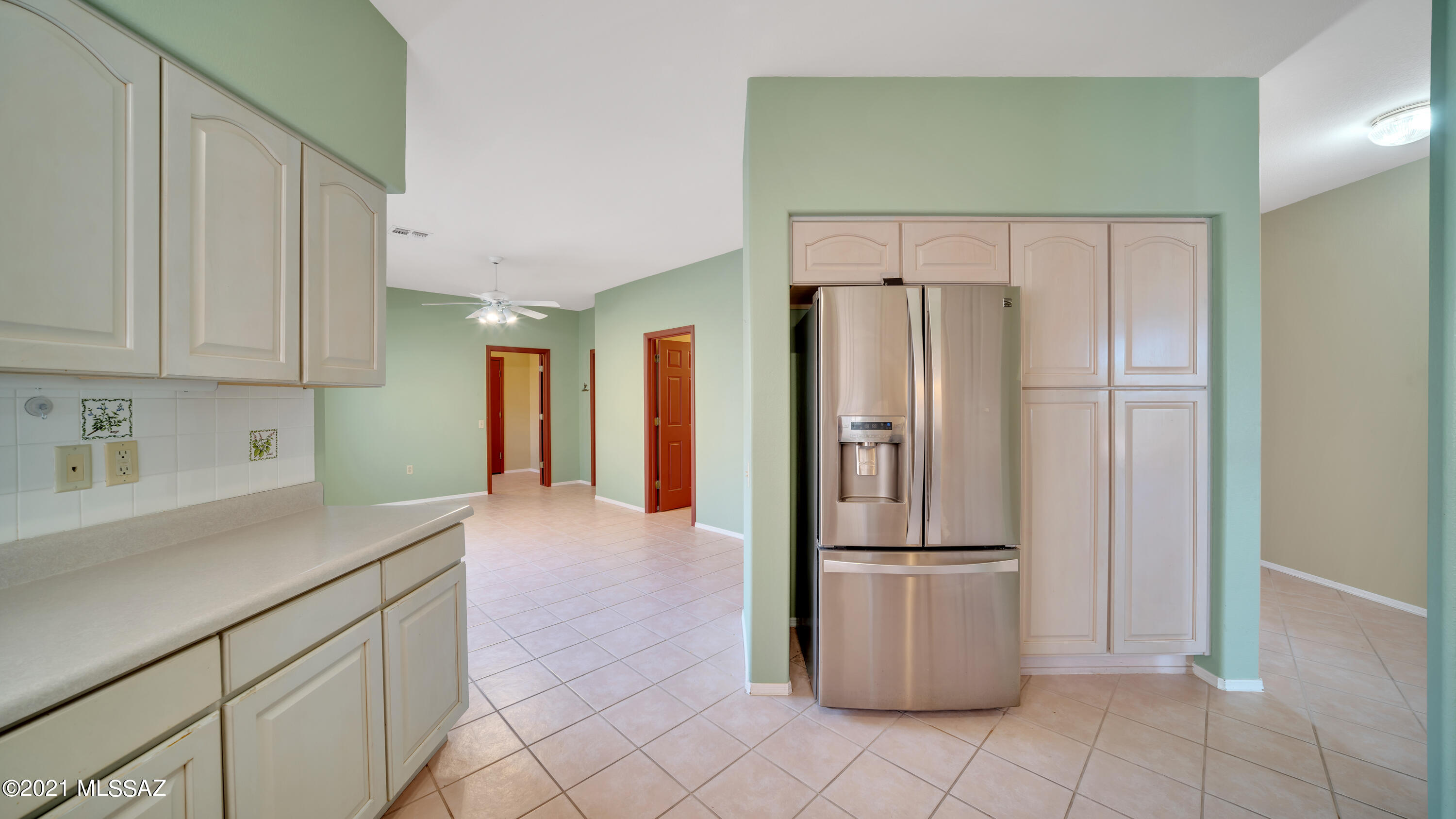 668 W Union Bell Drive