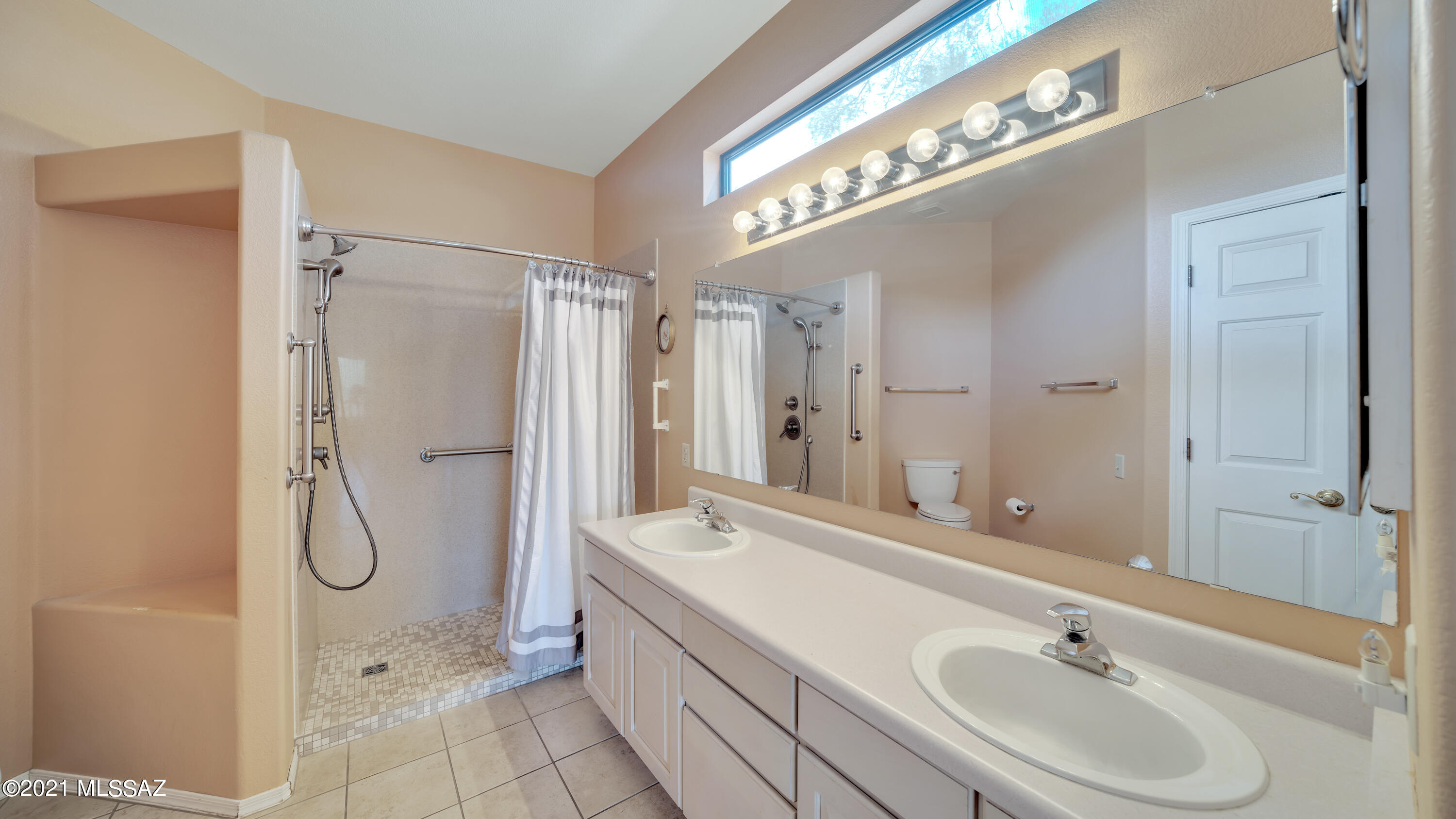 668 W Union Bell Drive