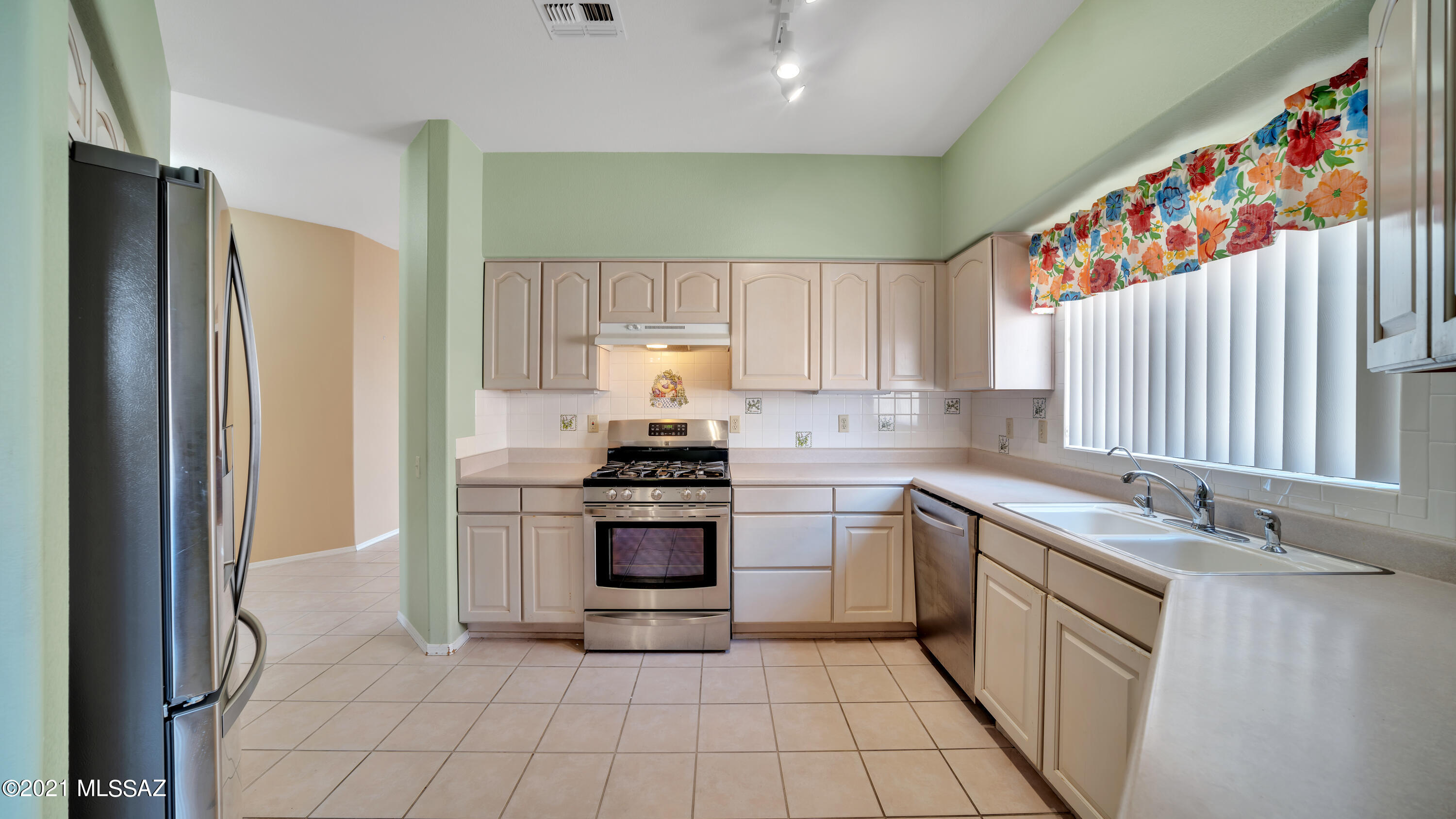 668 W Union Bell Drive