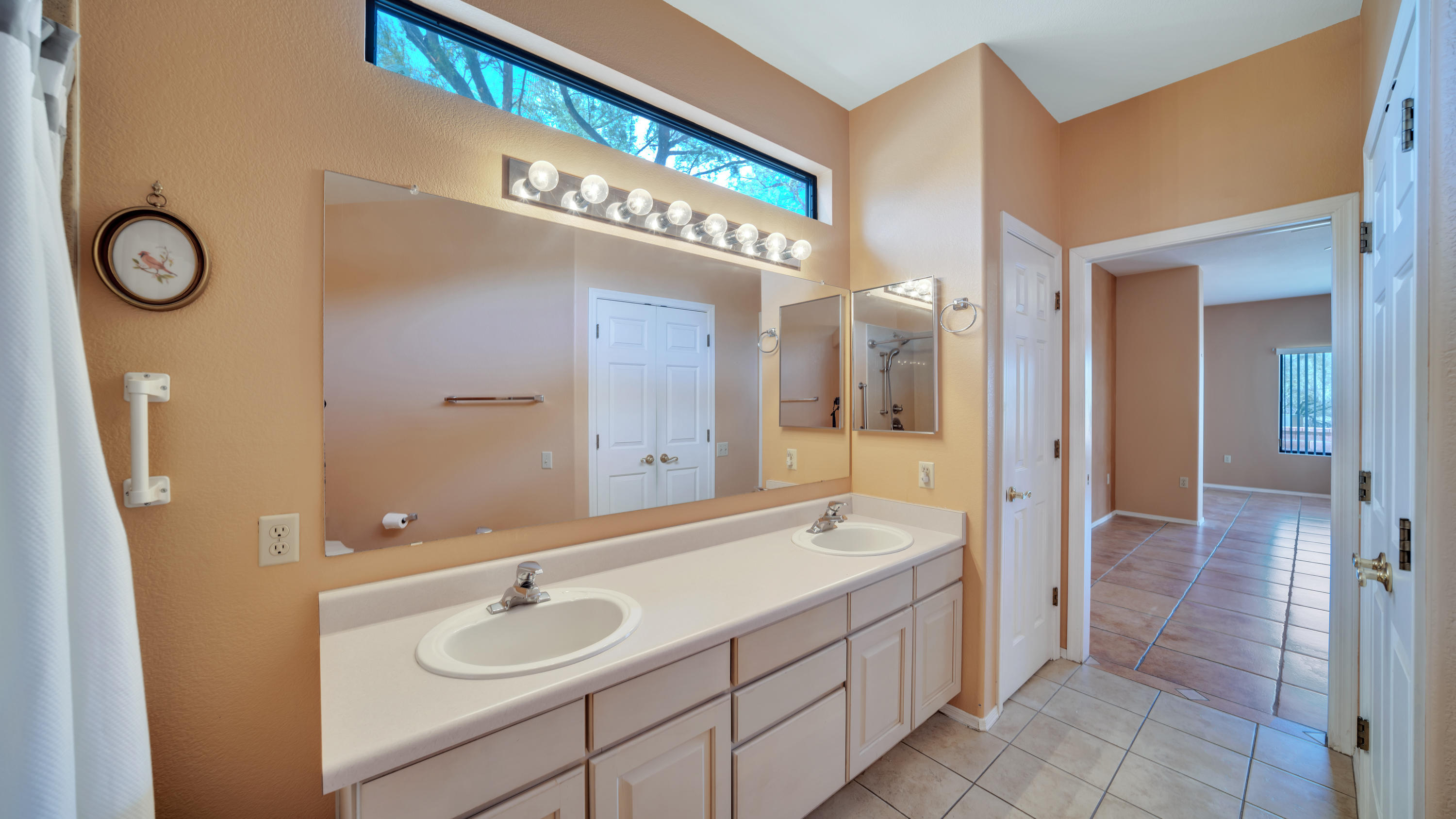 668 W Union Bell Drive