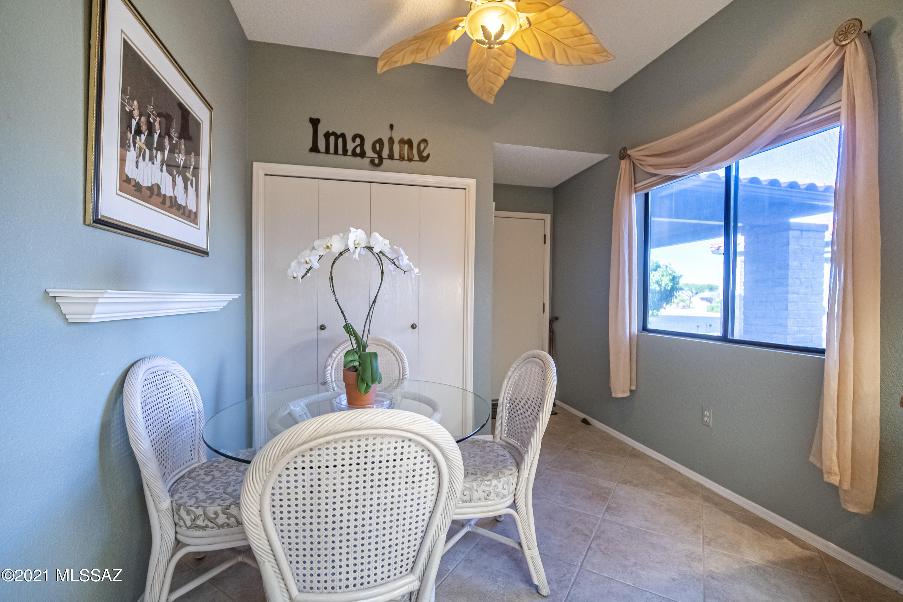 933 W Calle Del Vencejo