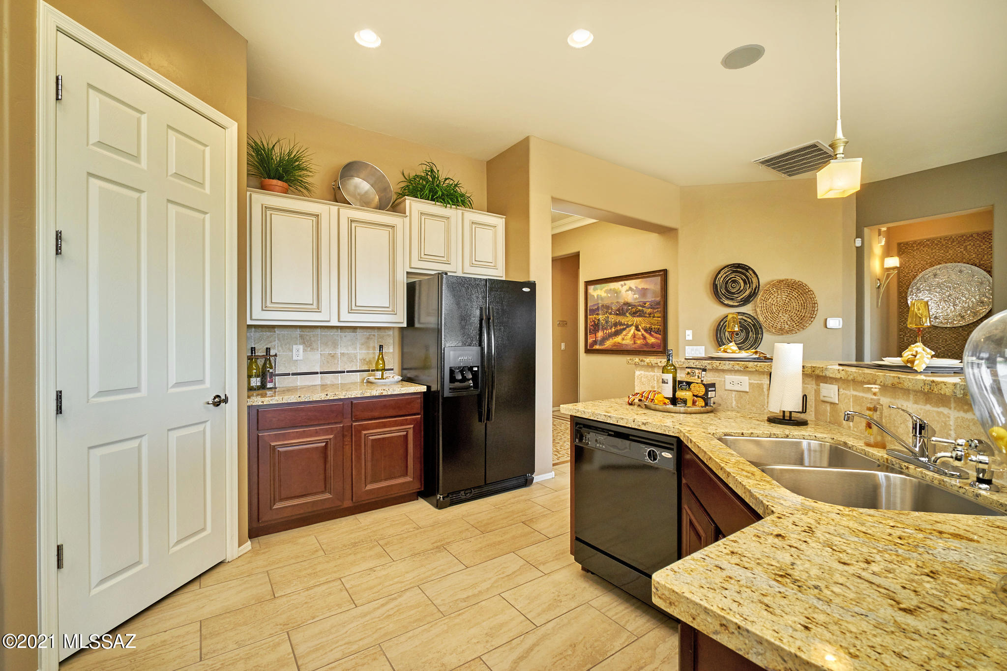 690 N Observation Trail