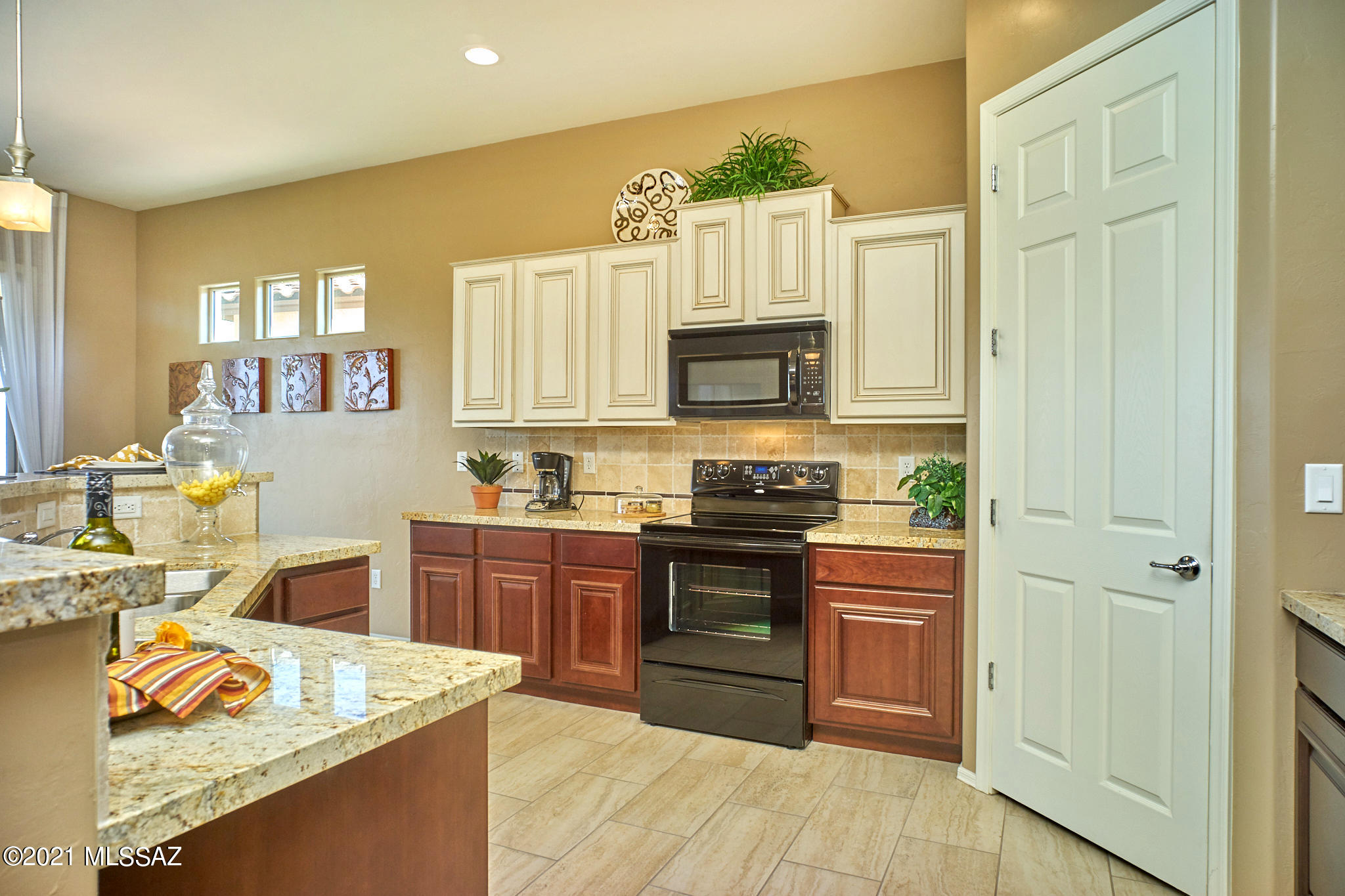 690 N Observation Trail