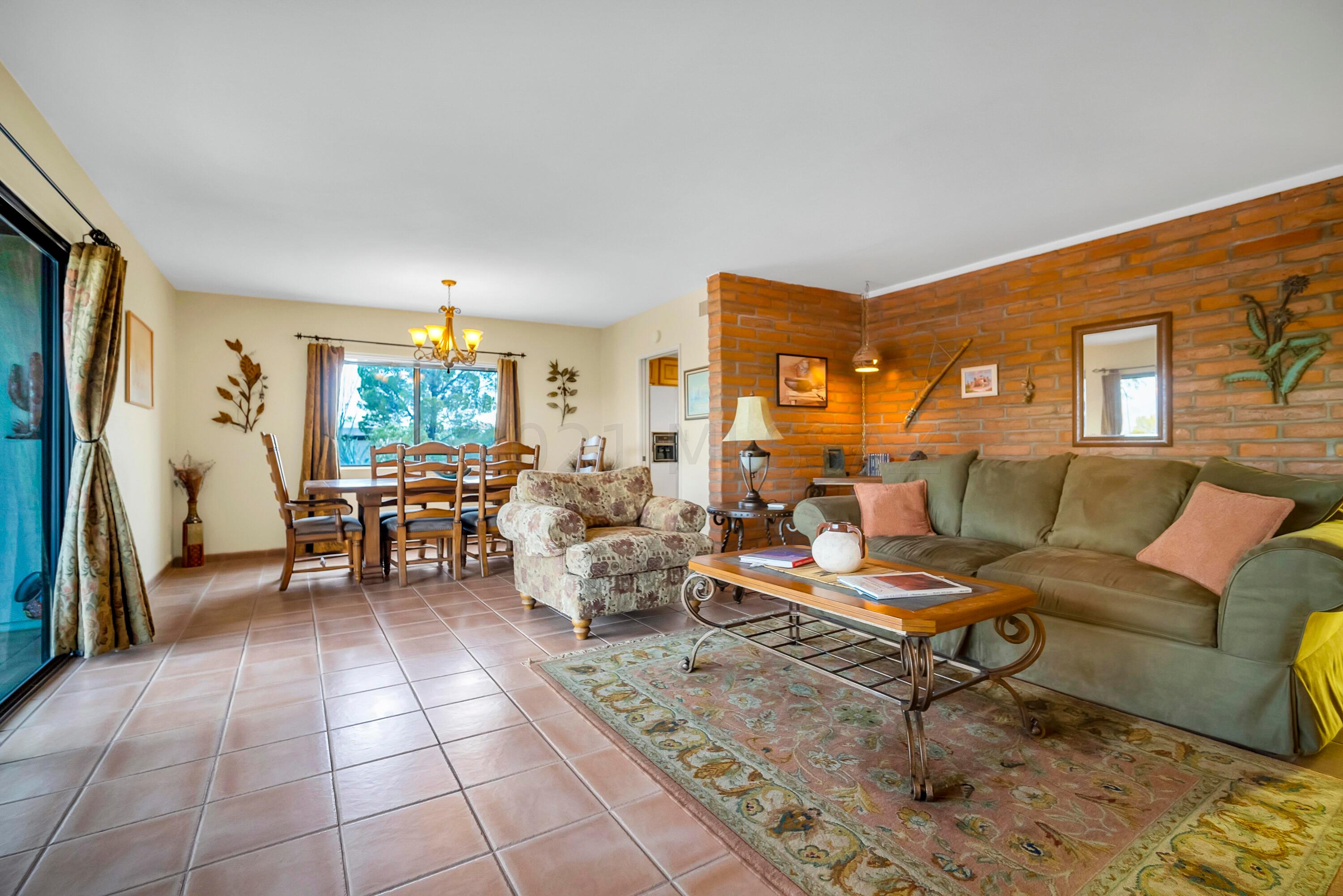 729 S Camino Del Monte