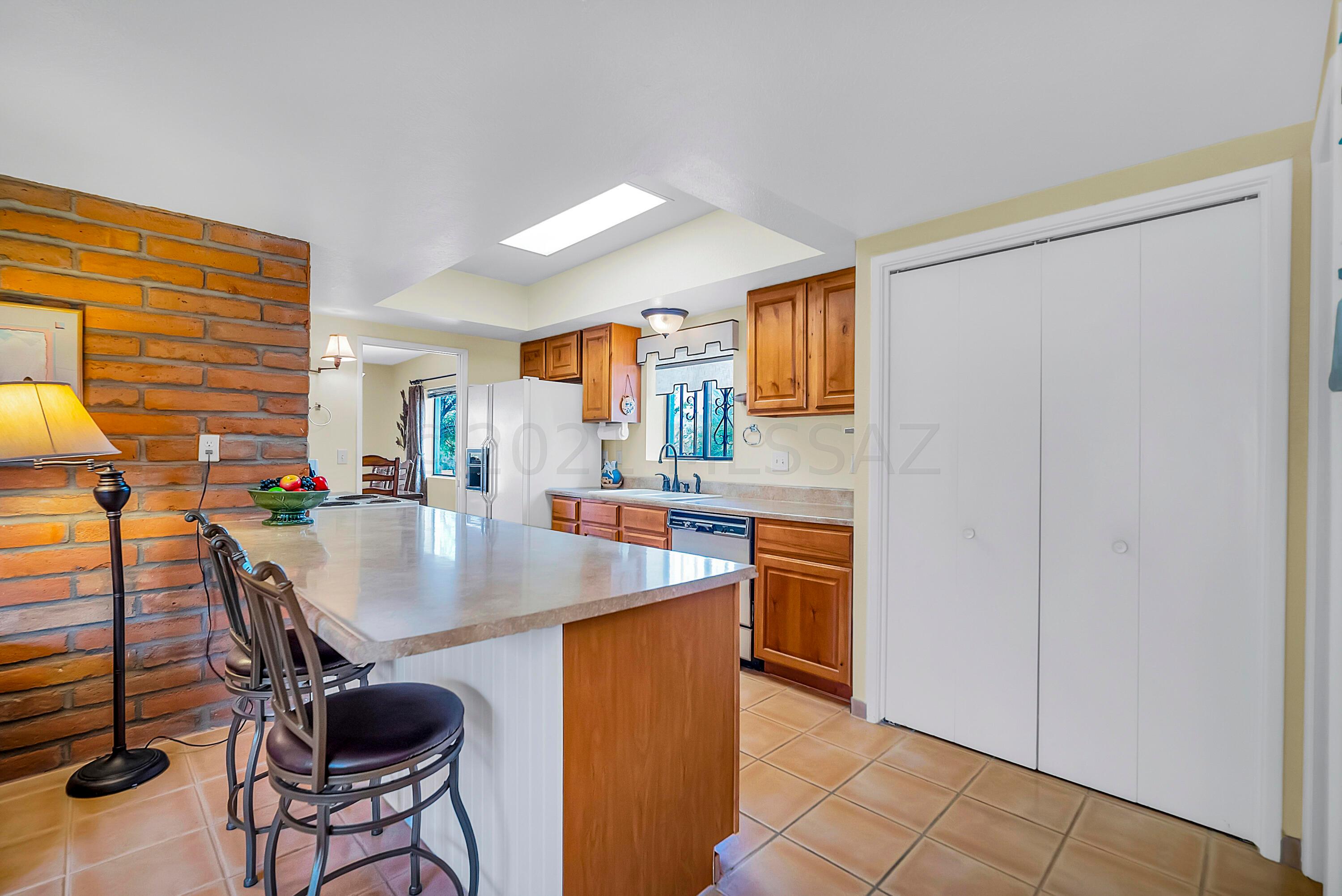 729 S Camino Del Monte