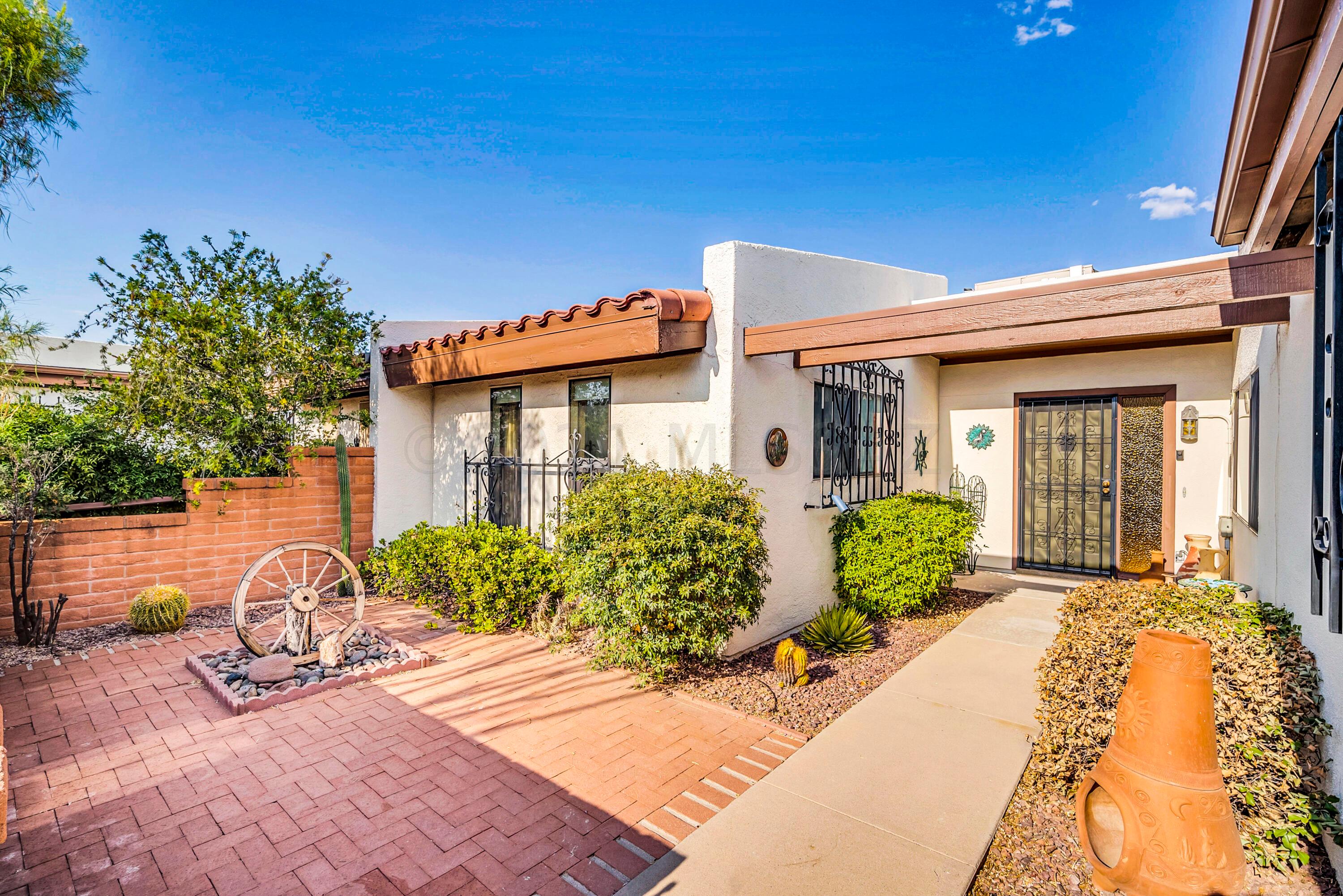 729 S Camino Del Monte