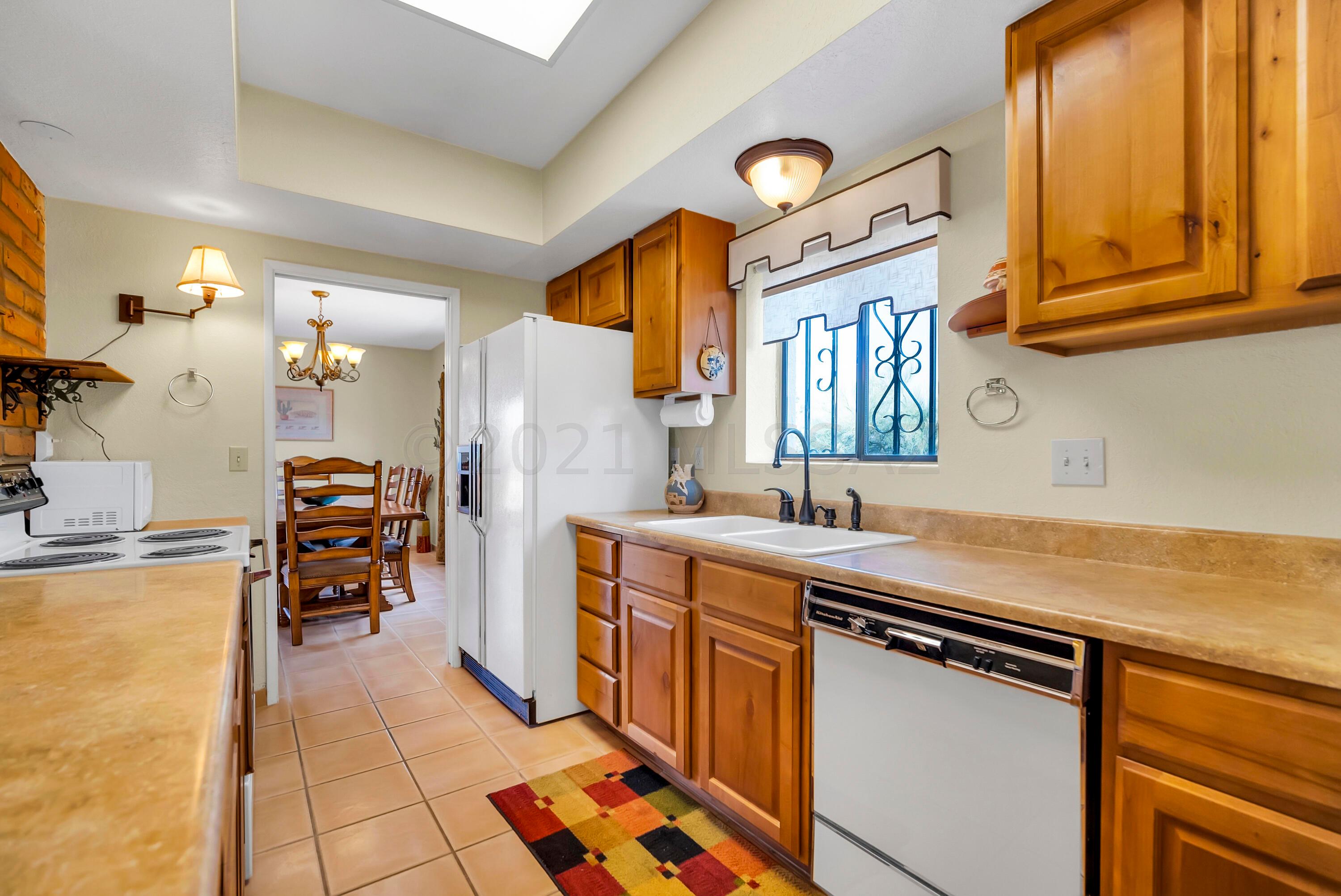 729 S Camino Del Monte