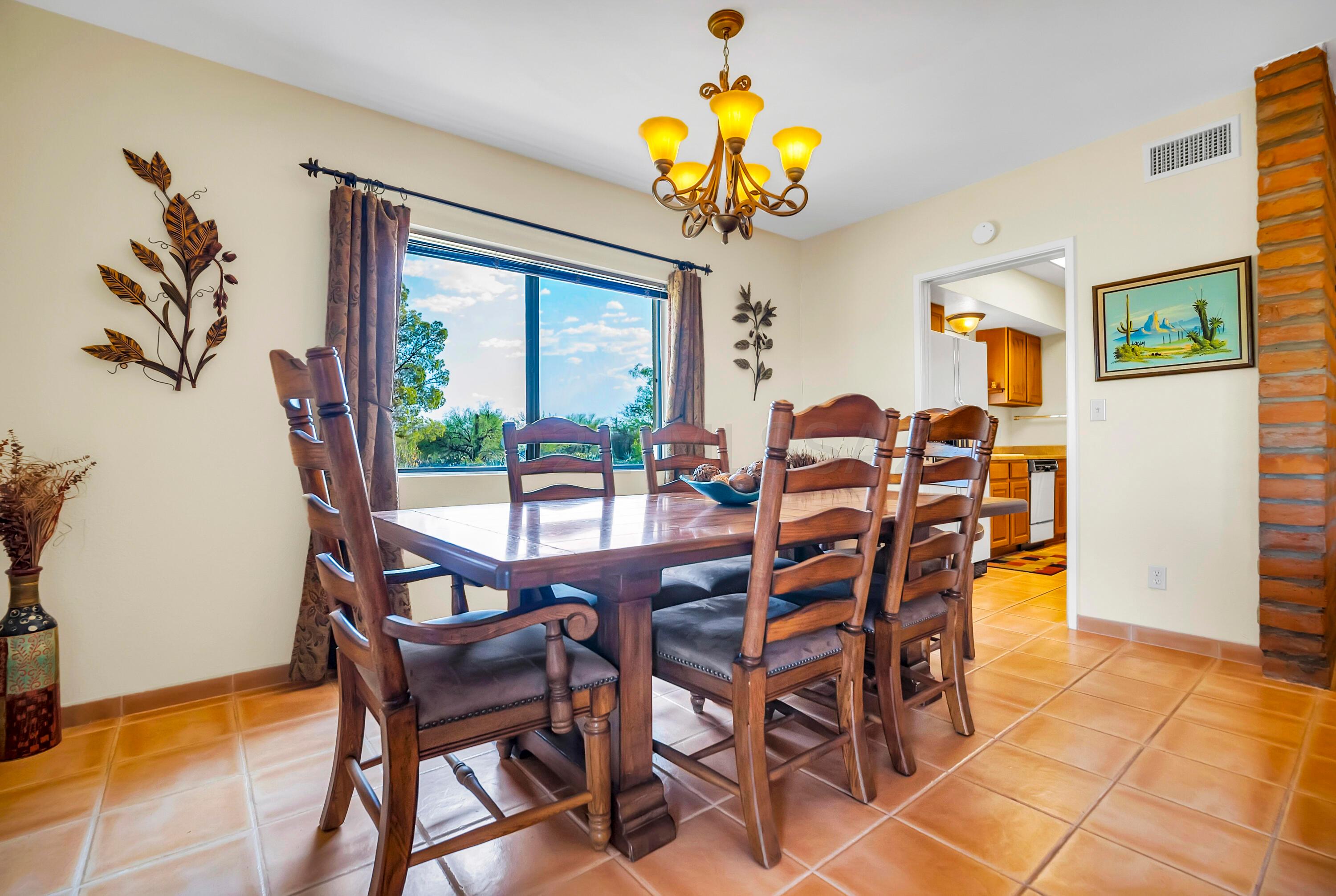 729 S Camino Del Monte