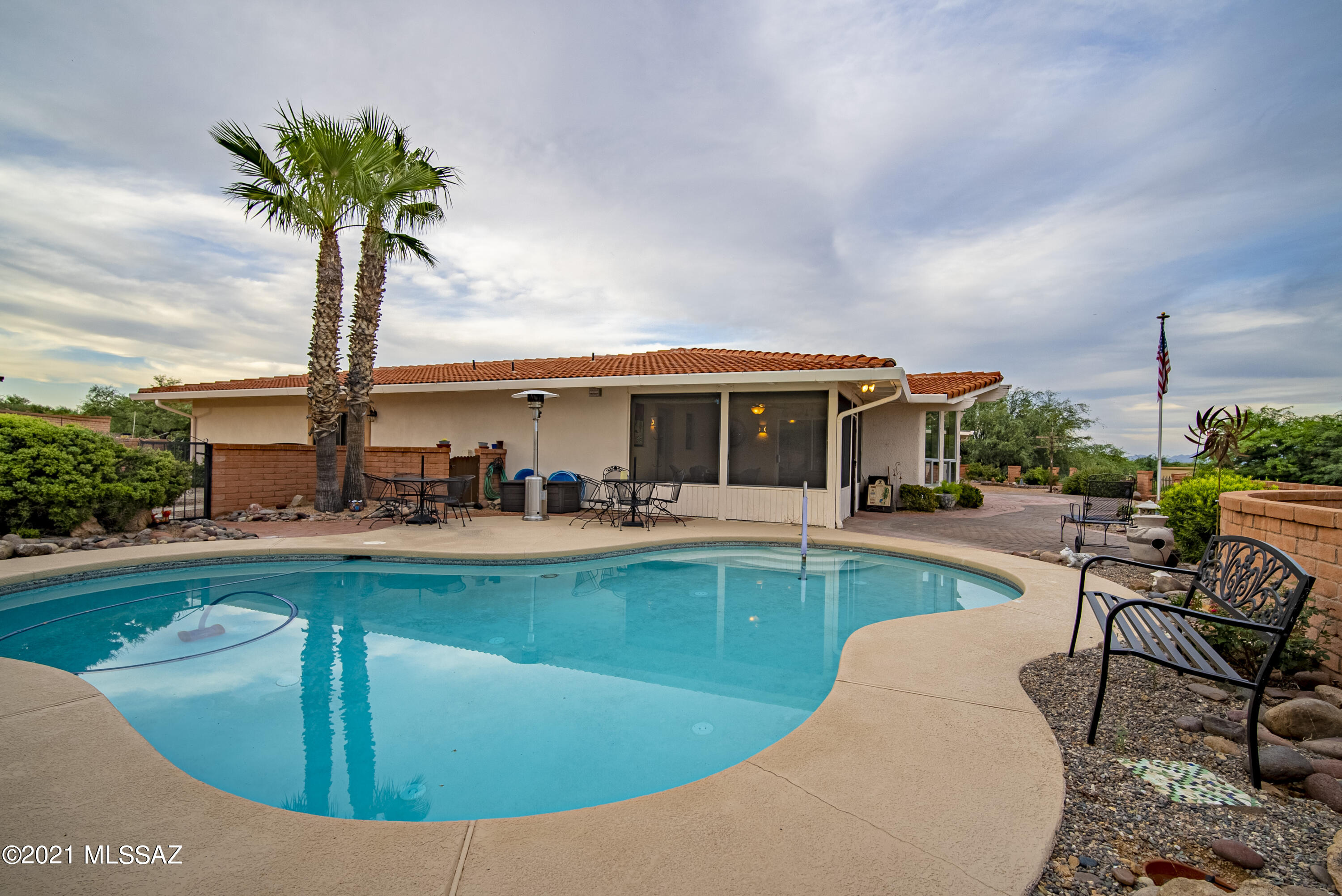 741 W Placita De La Cotonia