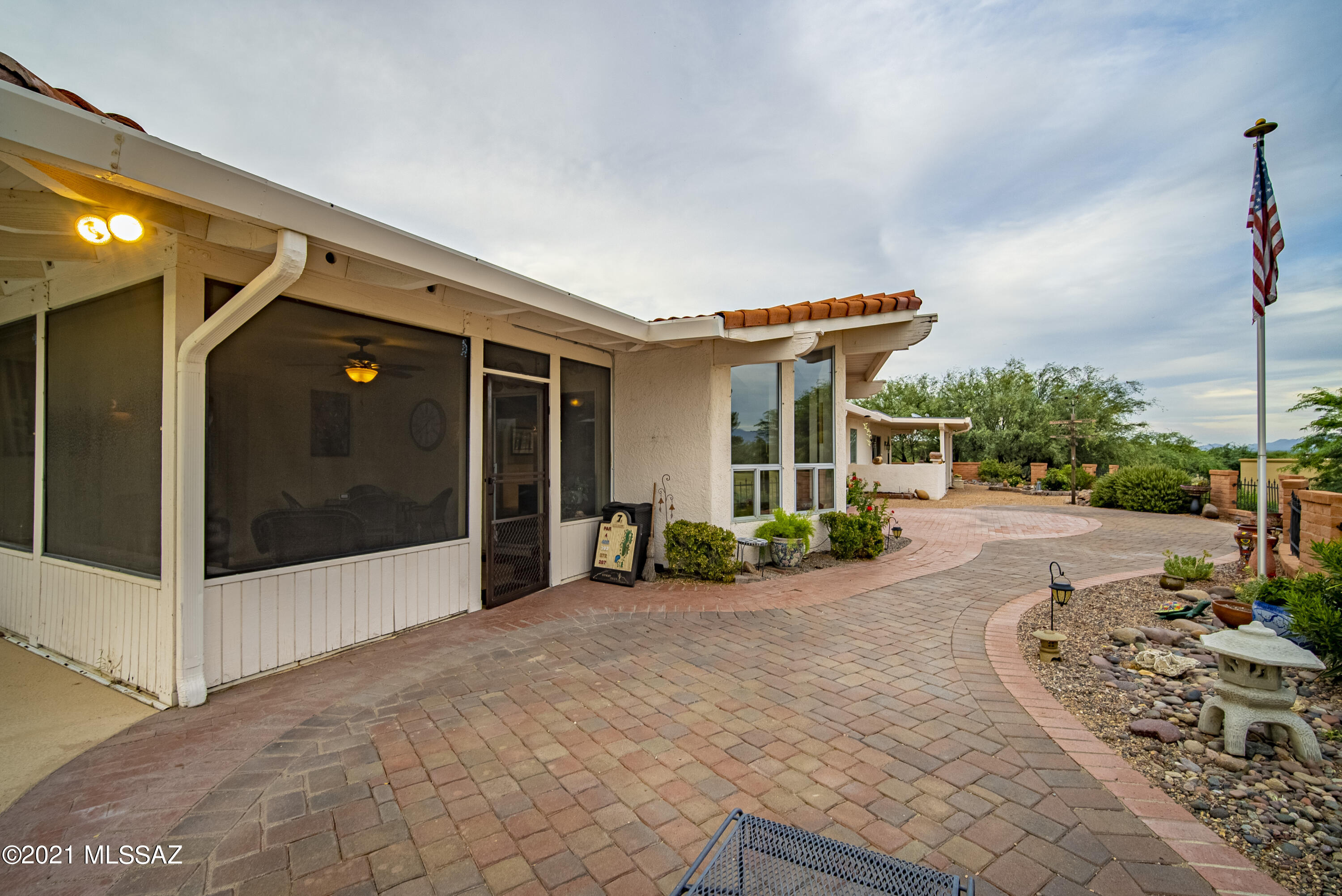 741 W Placita De La Cotonia