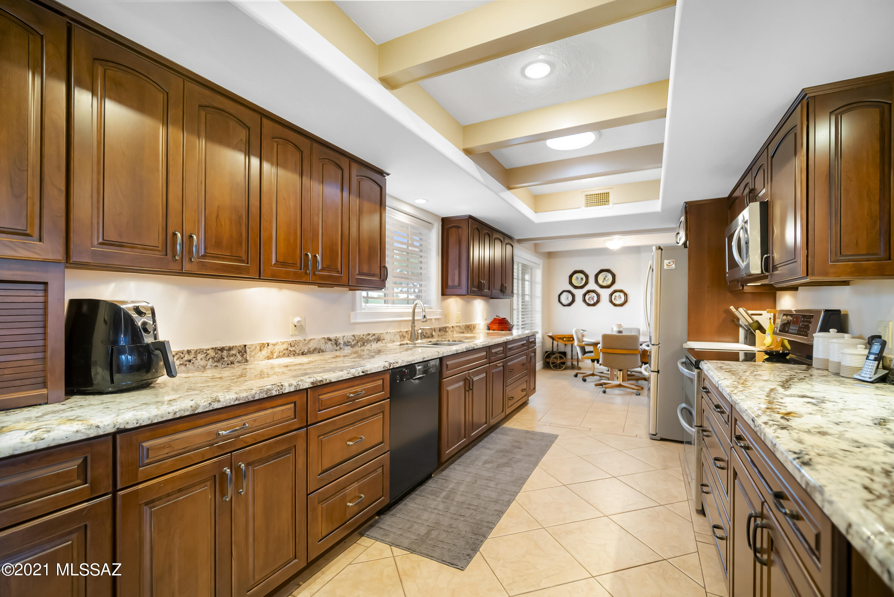 741 W Placita De La Cotonia