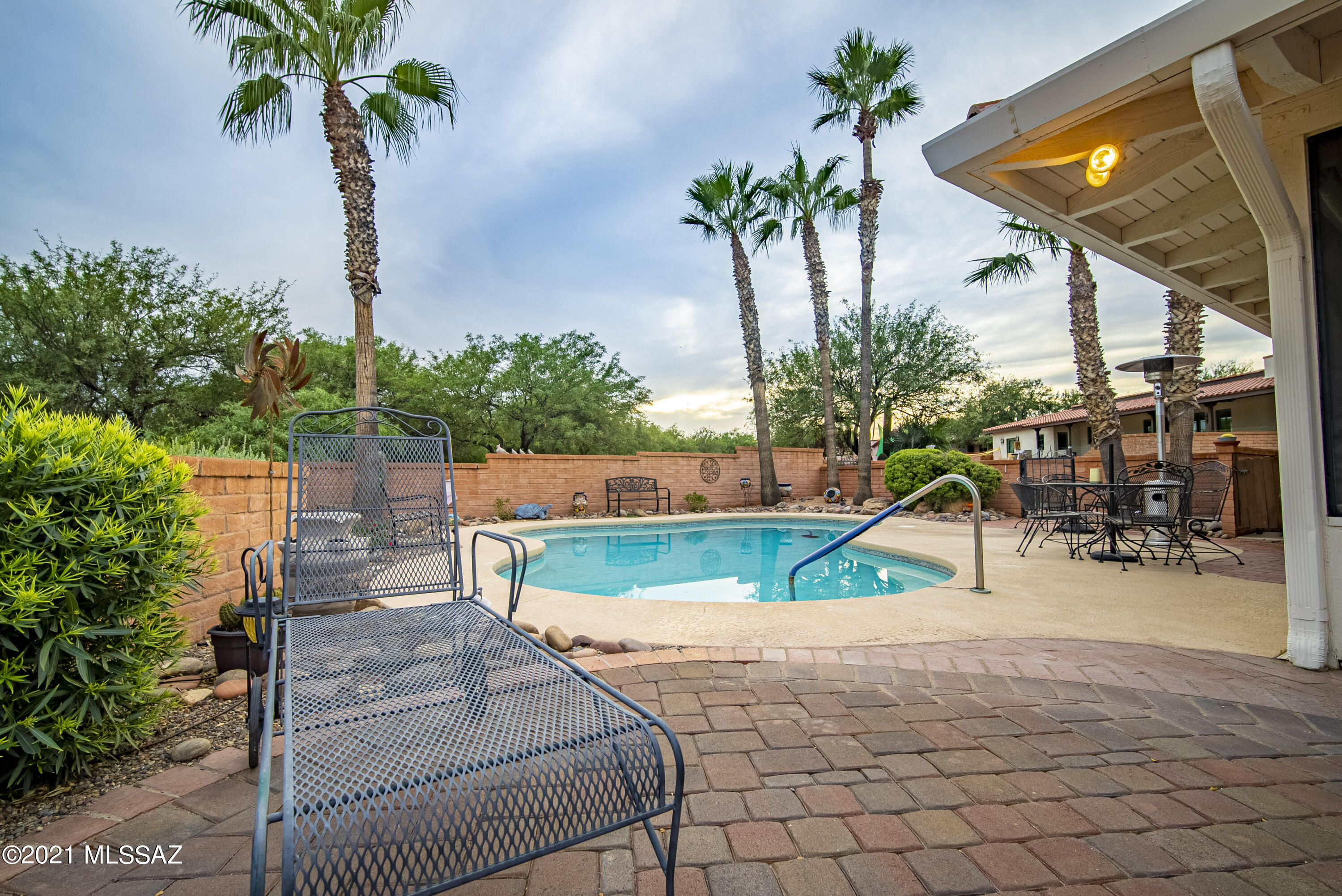 741 W Placita De La Cotonia