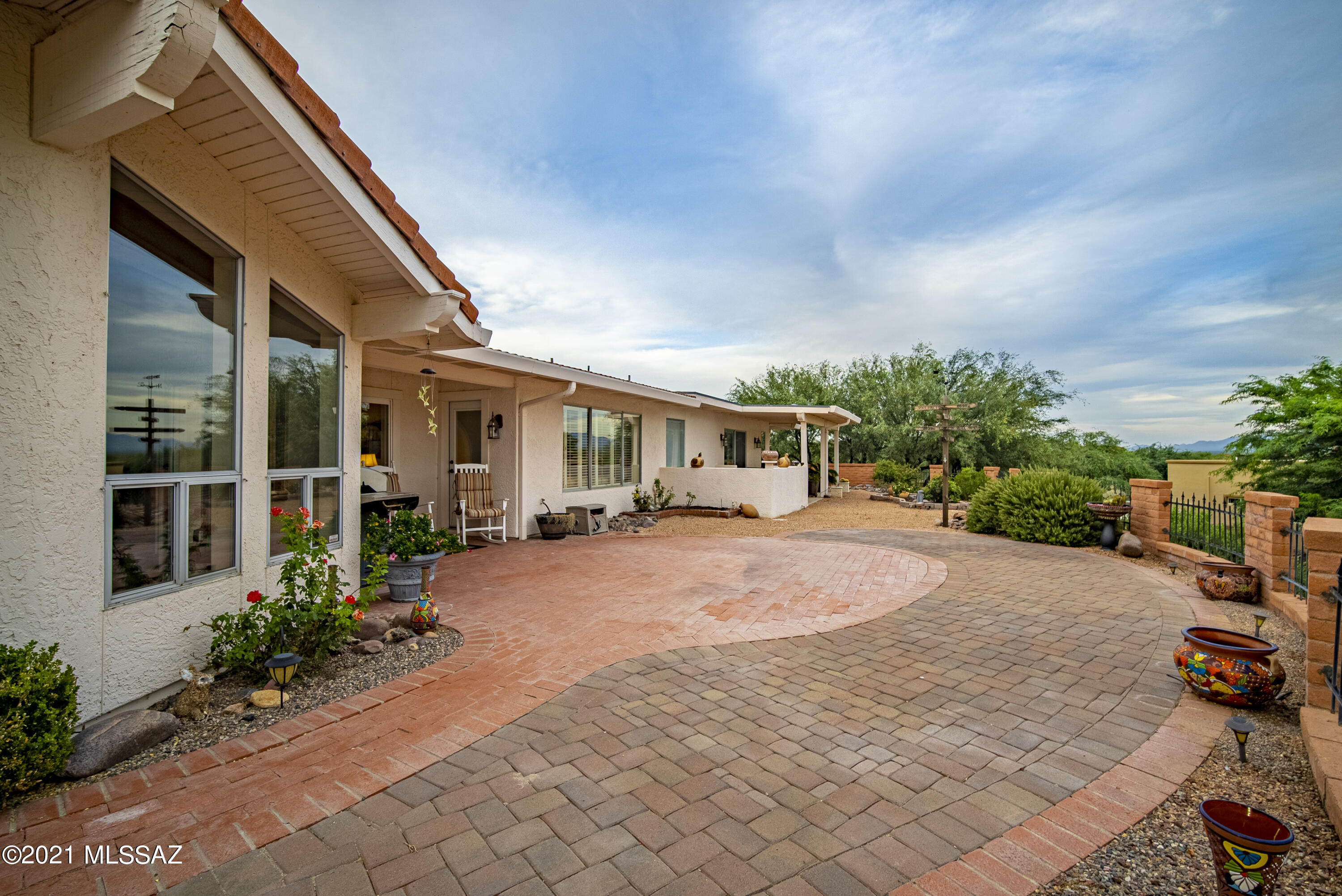 741 W Placita De La Cotonia