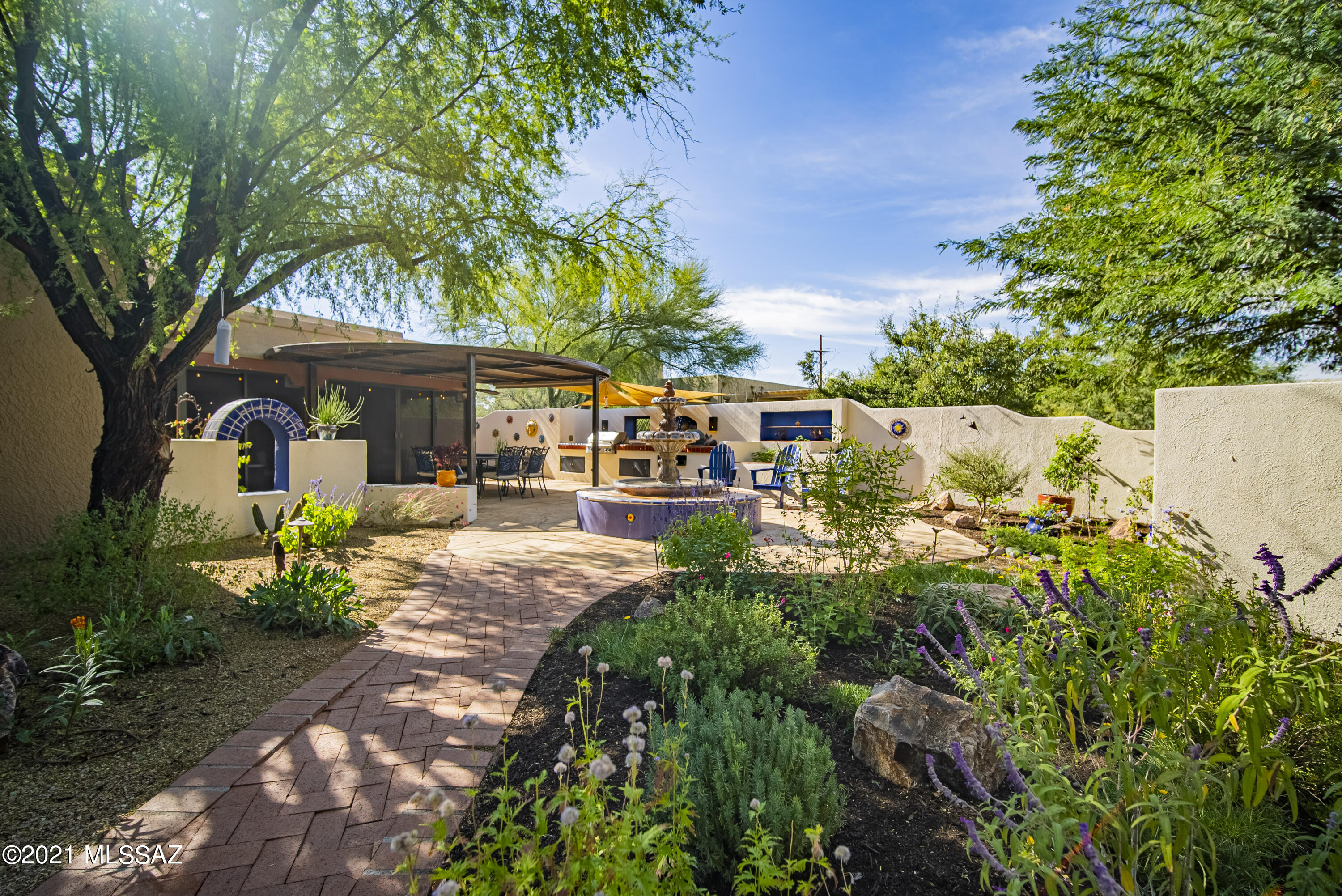 1158 W Camino Monte Cristo