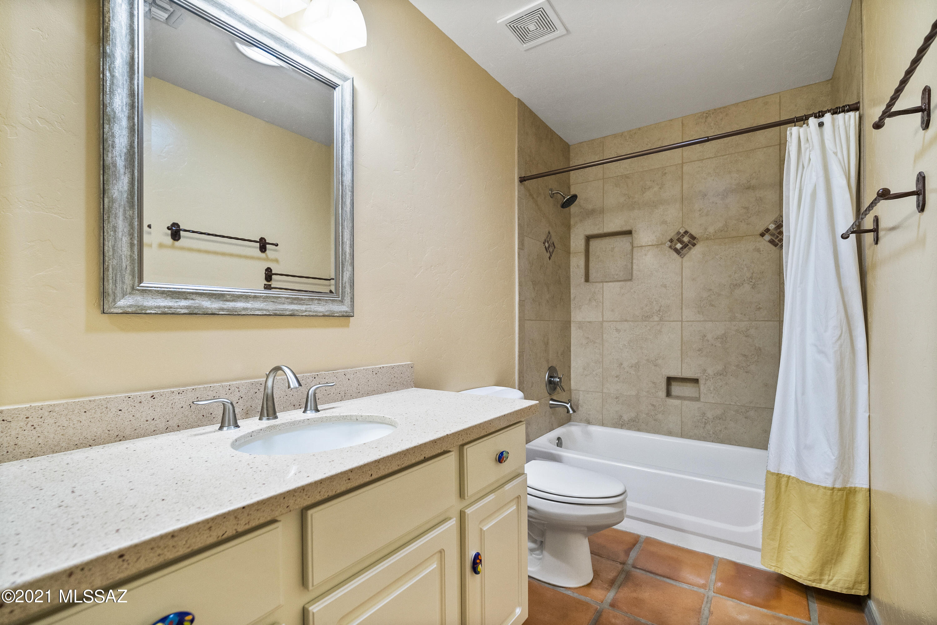 1158 W Camino Monte Cristo