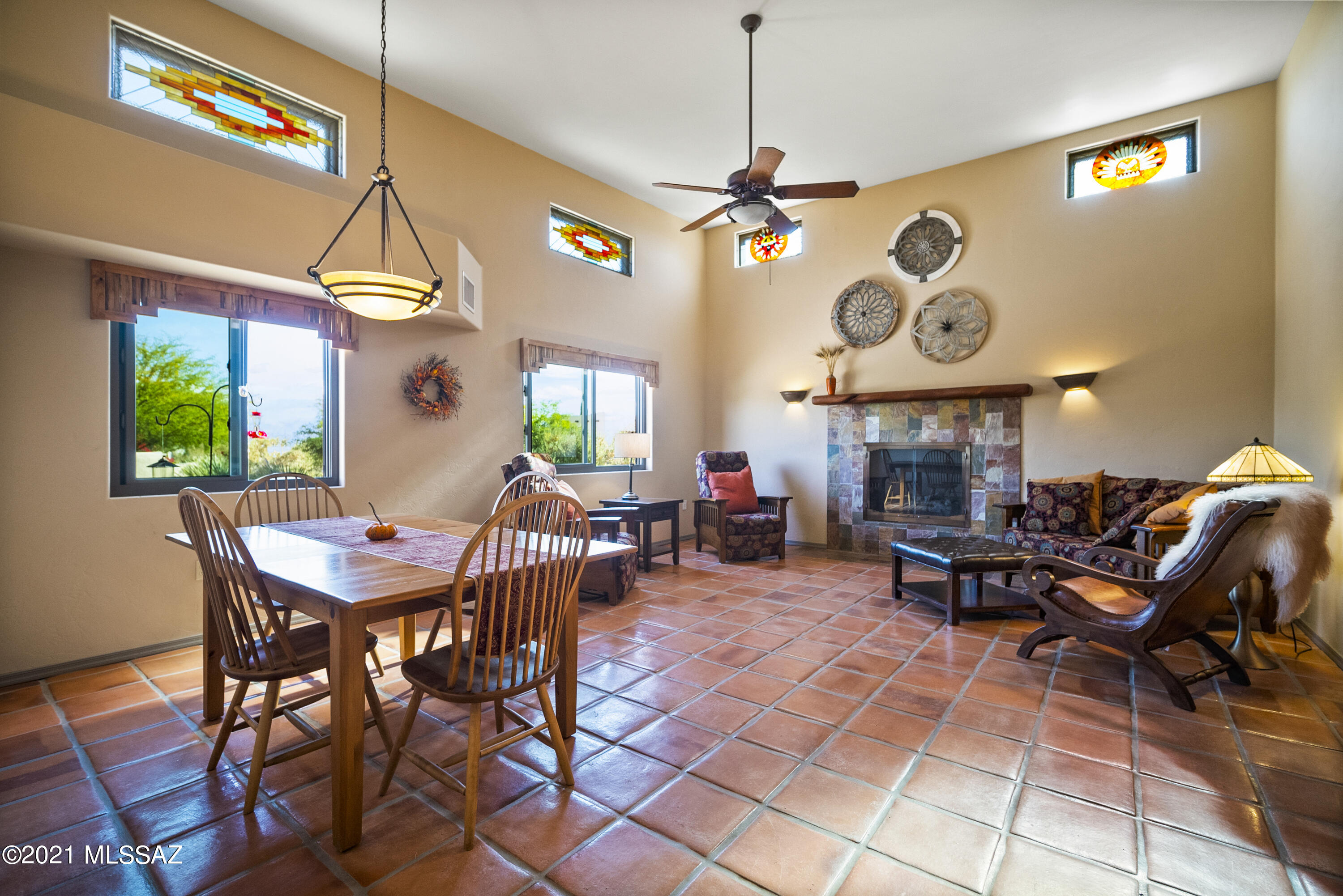 1158 W Camino Monte Cristo