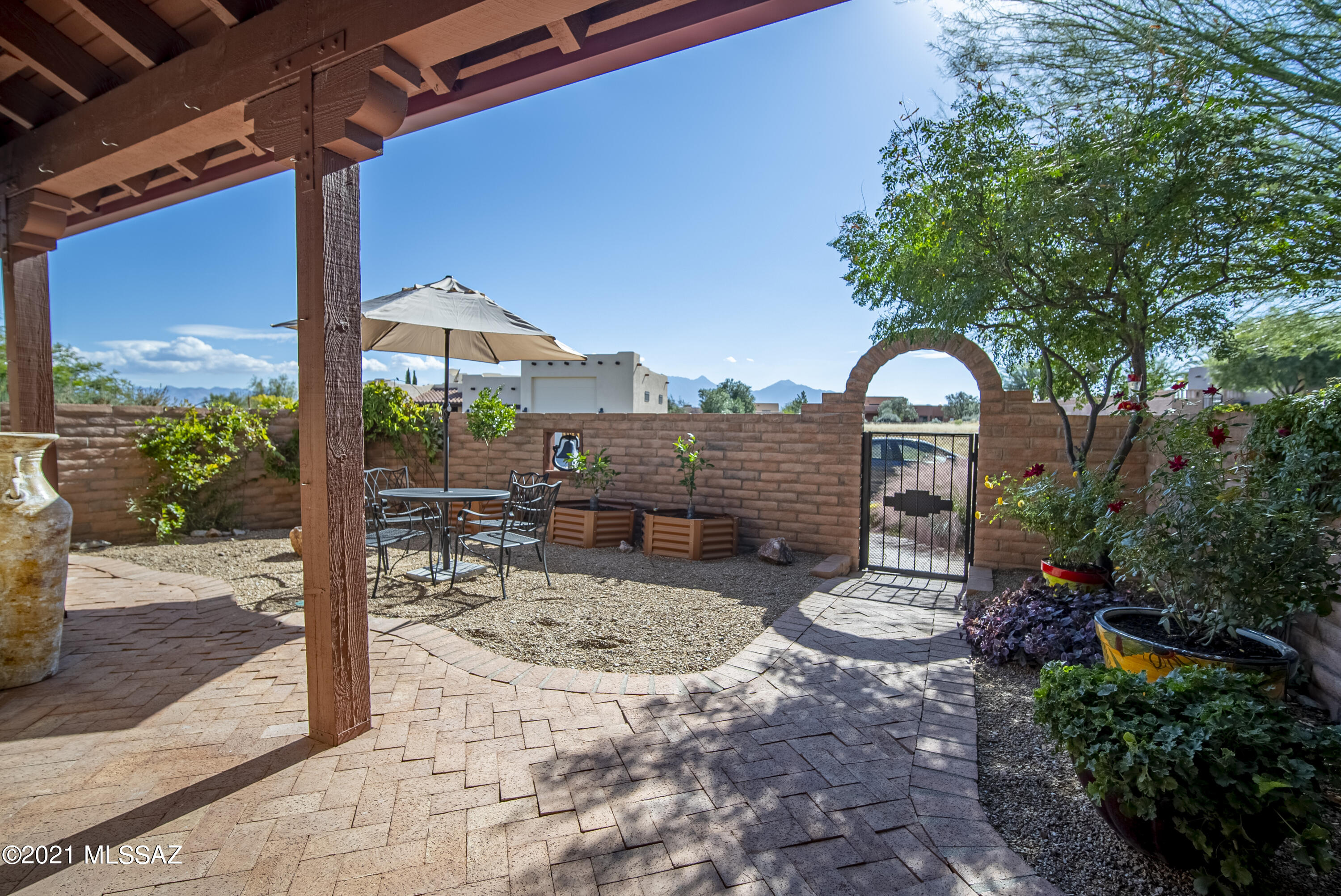 1158 W Camino Monte Cristo