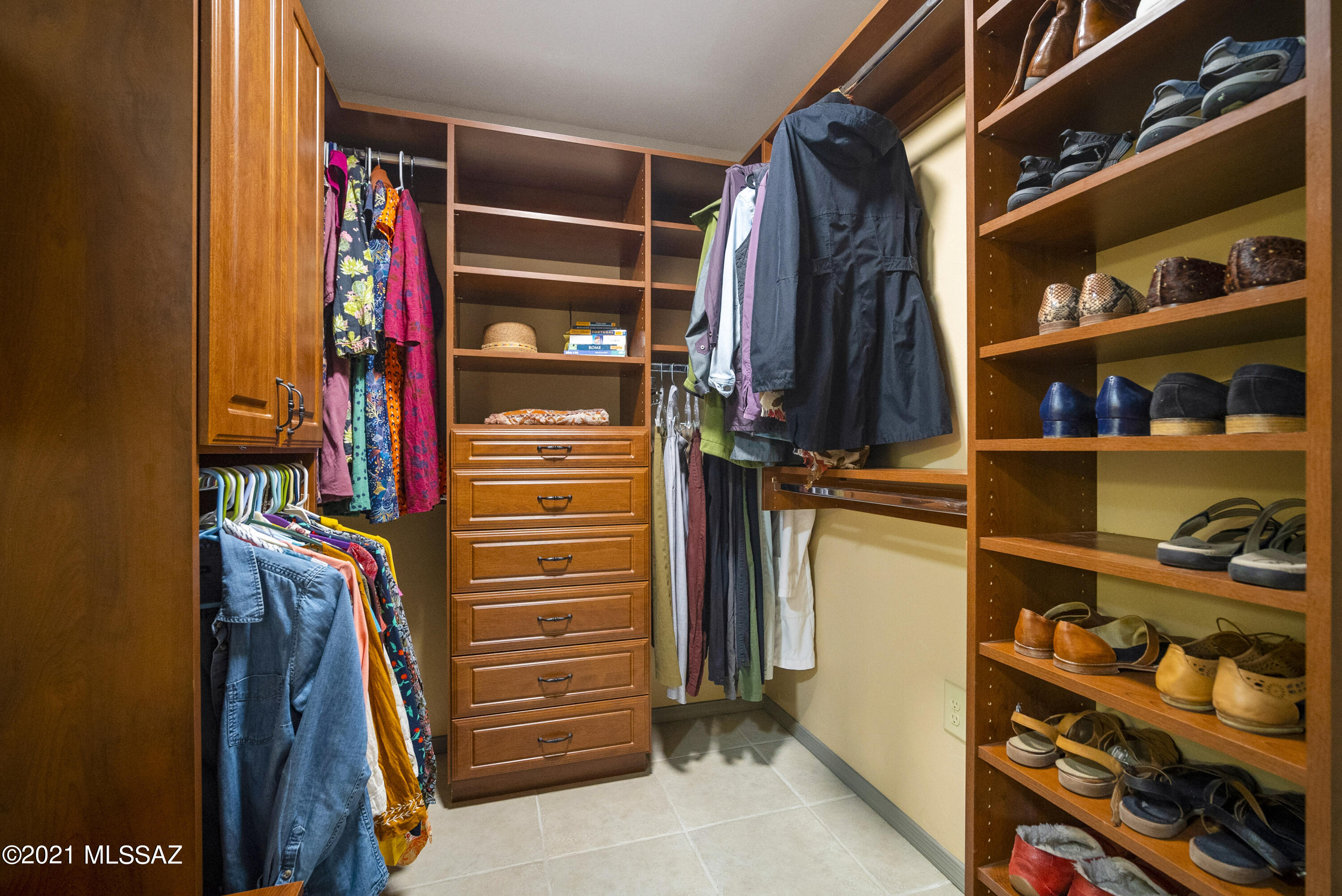 1158 W Camino Monte Cristo