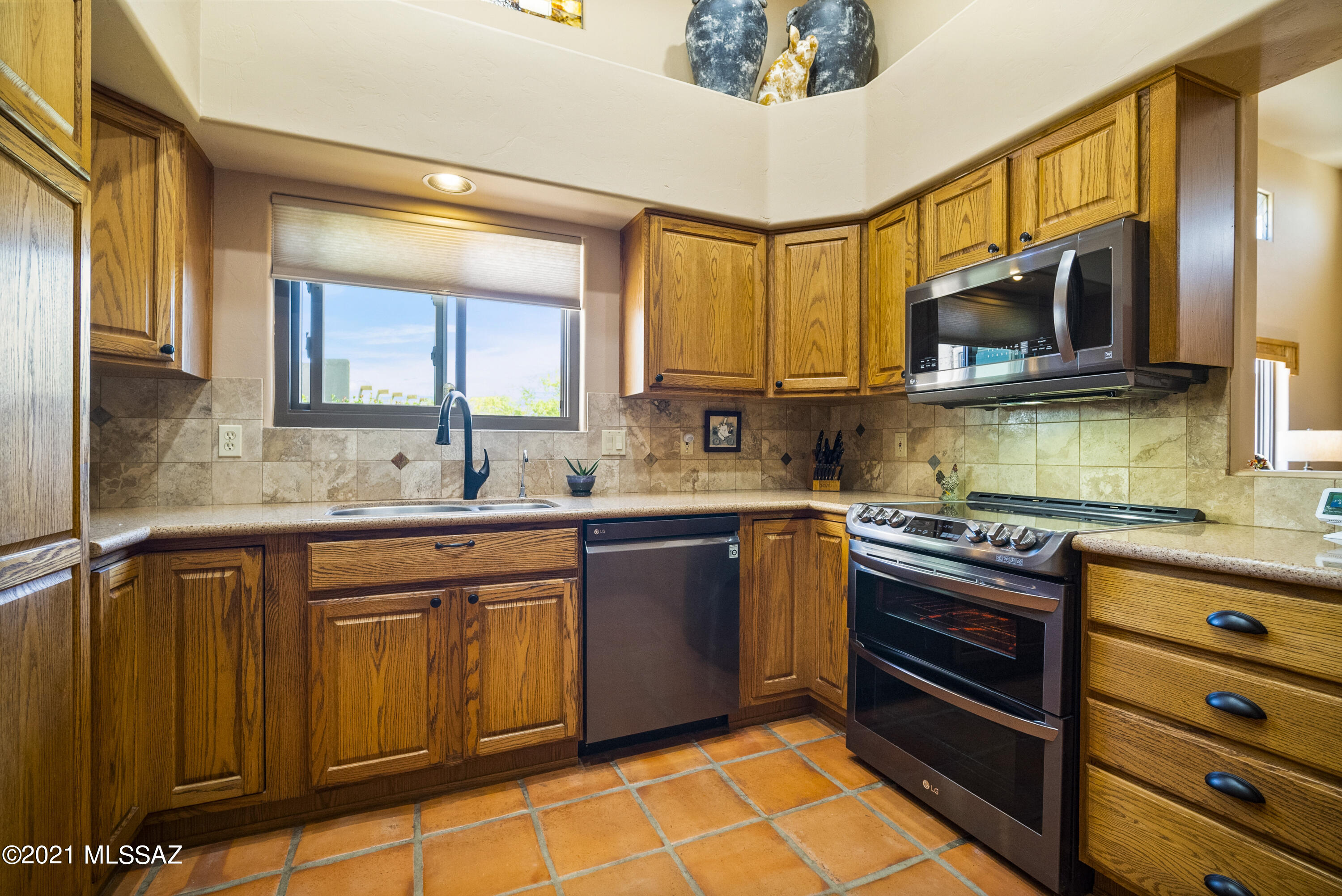 1158 W Camino Monte Cristo