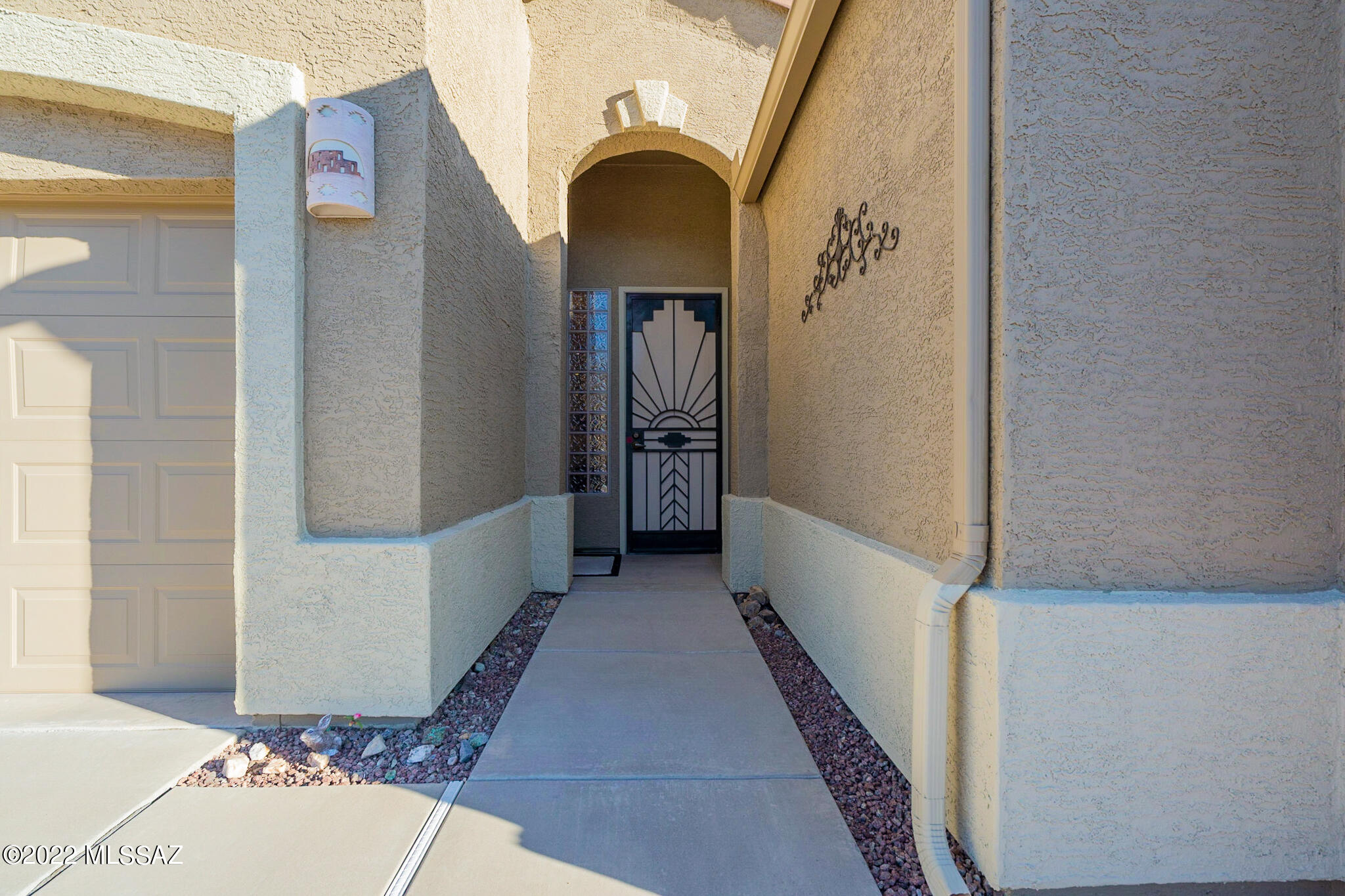 586 W Moorwood Street