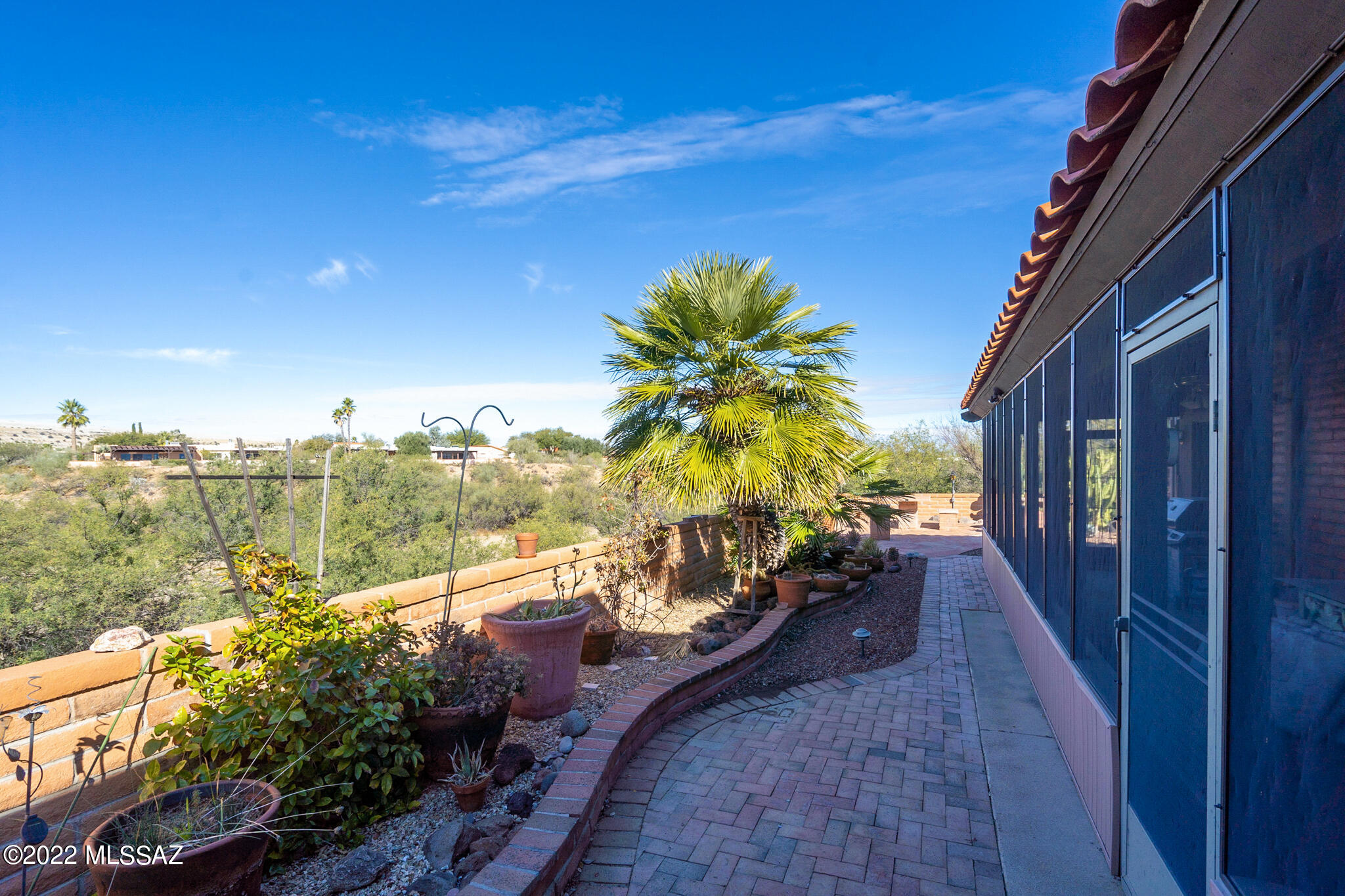 1240 W Camino Urbano