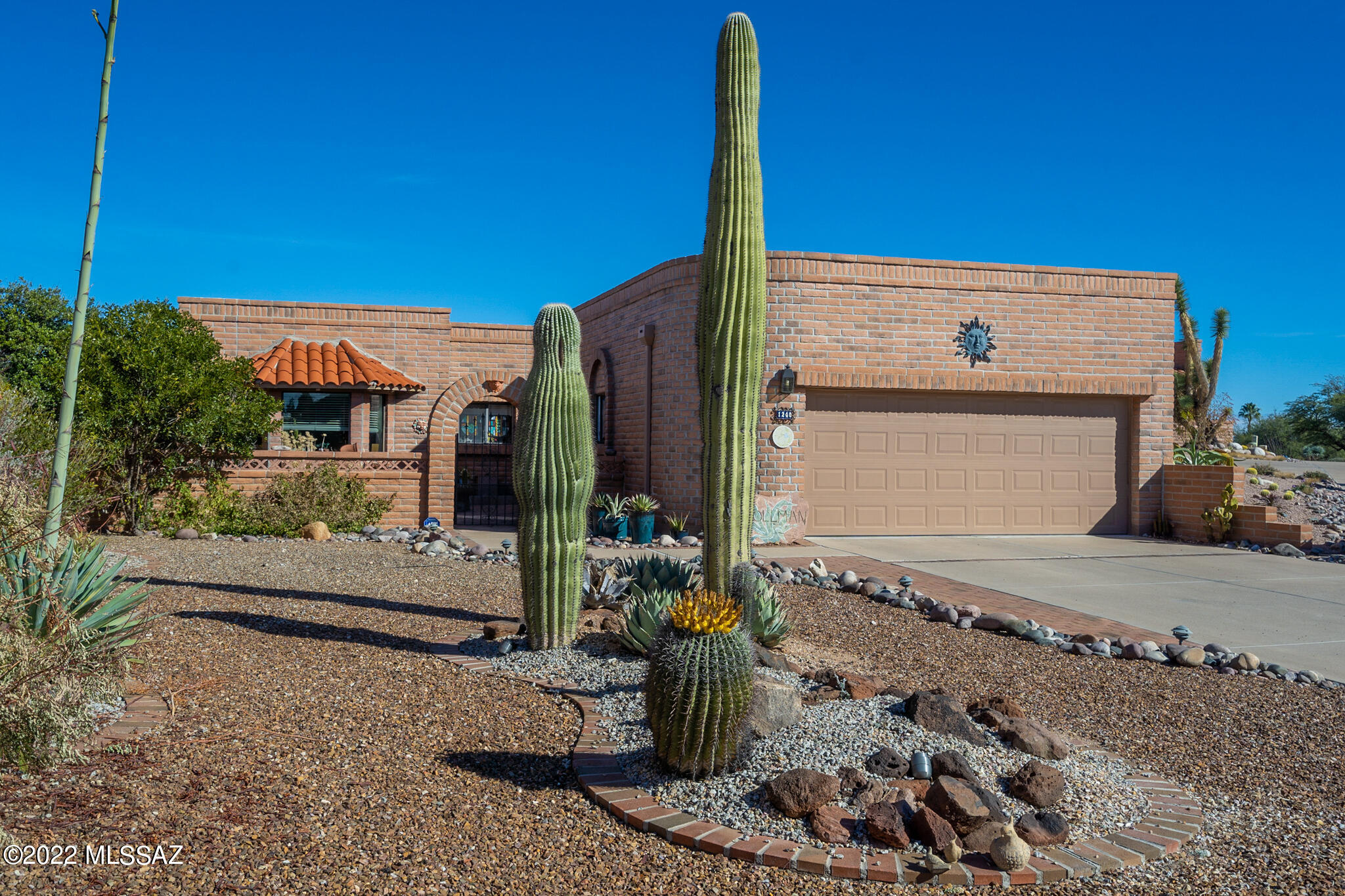1240 W Camino Urbano