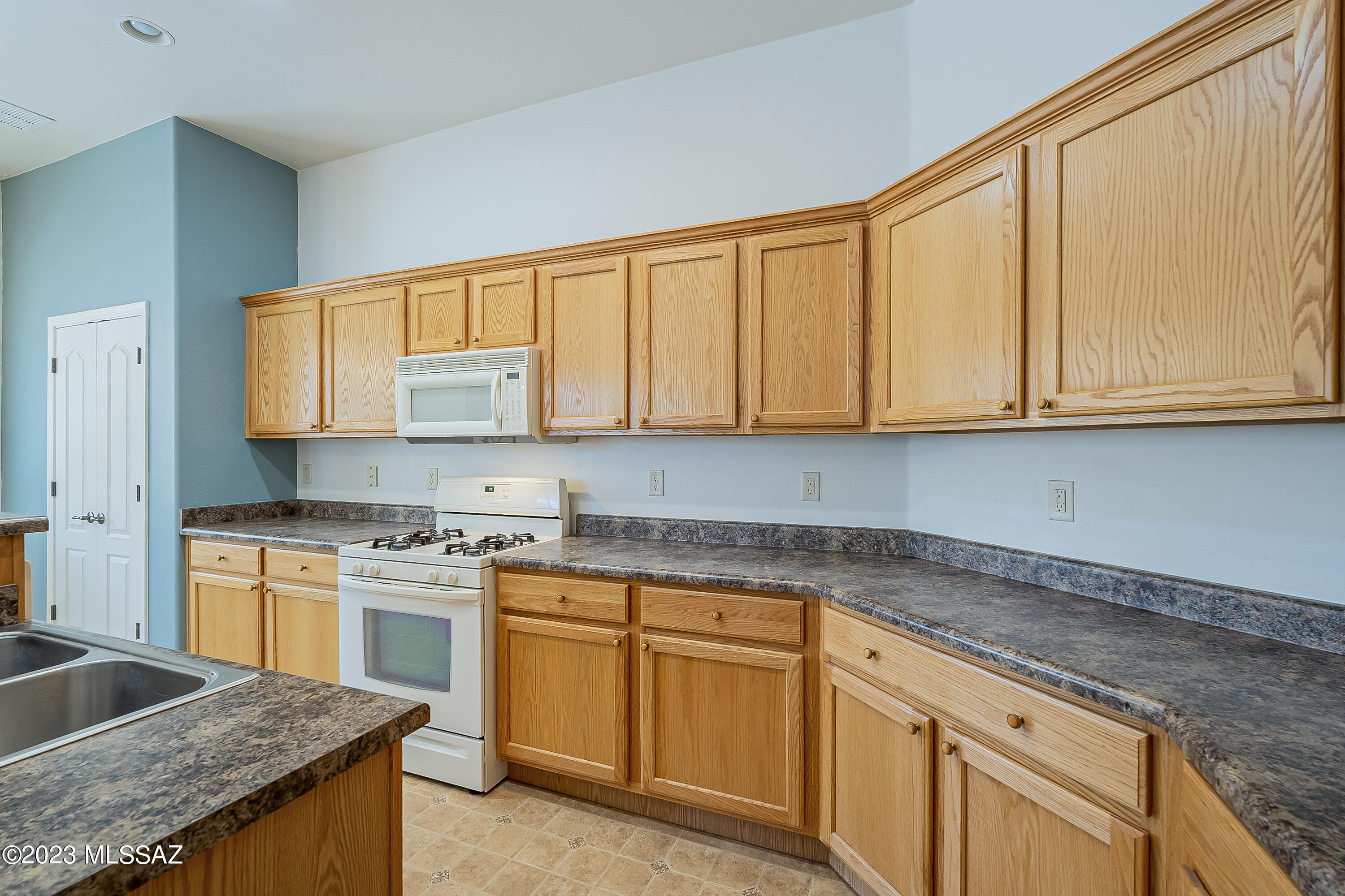 2057 W Acacia Bluffs Drive