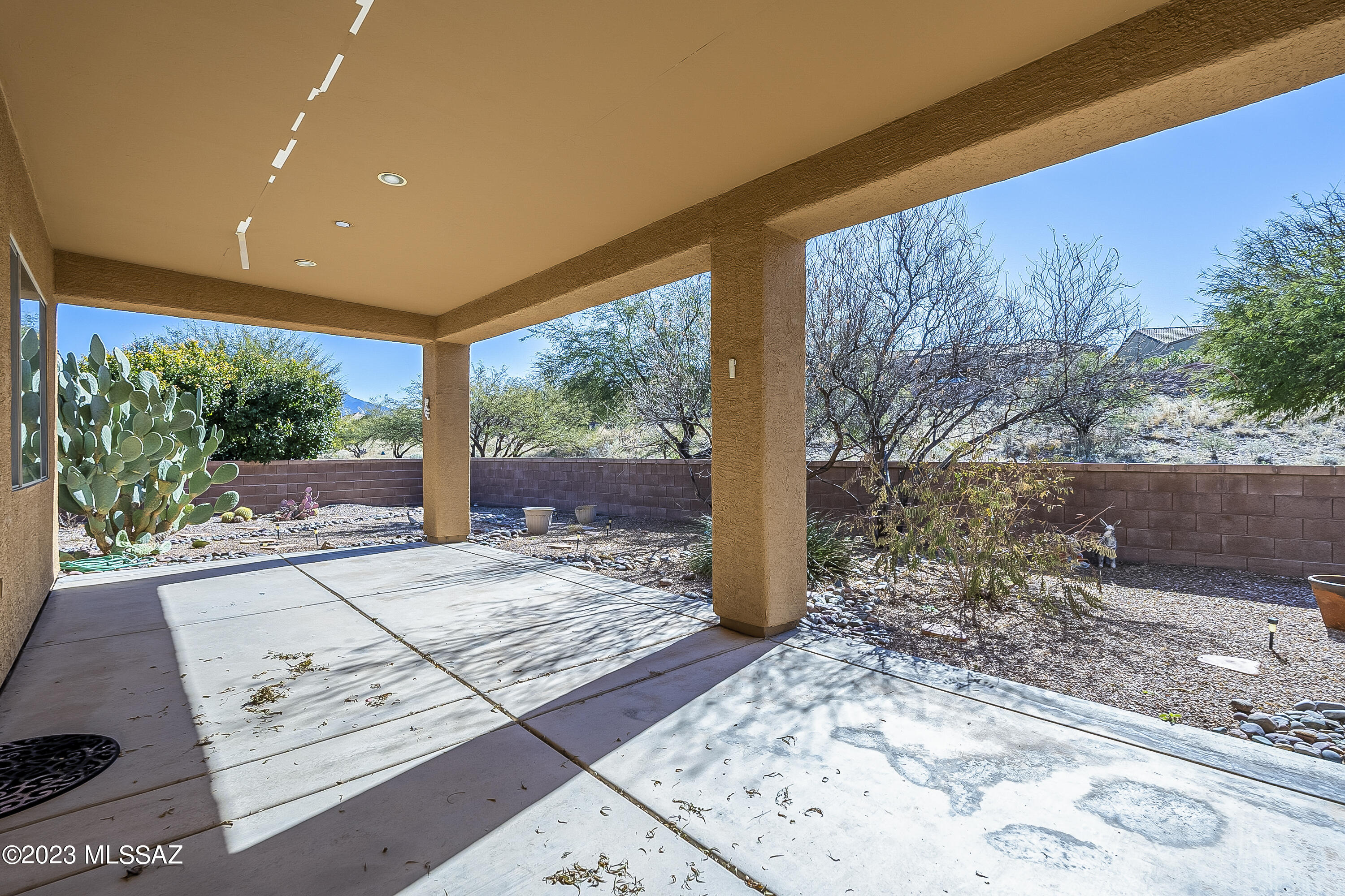 2057 W Acacia Bluffs Drive