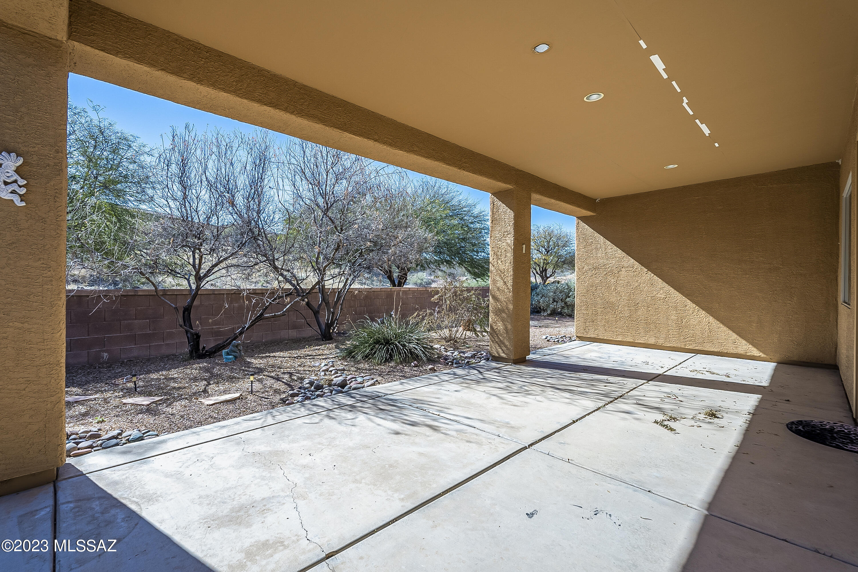 2057 W Acacia Bluffs Drive