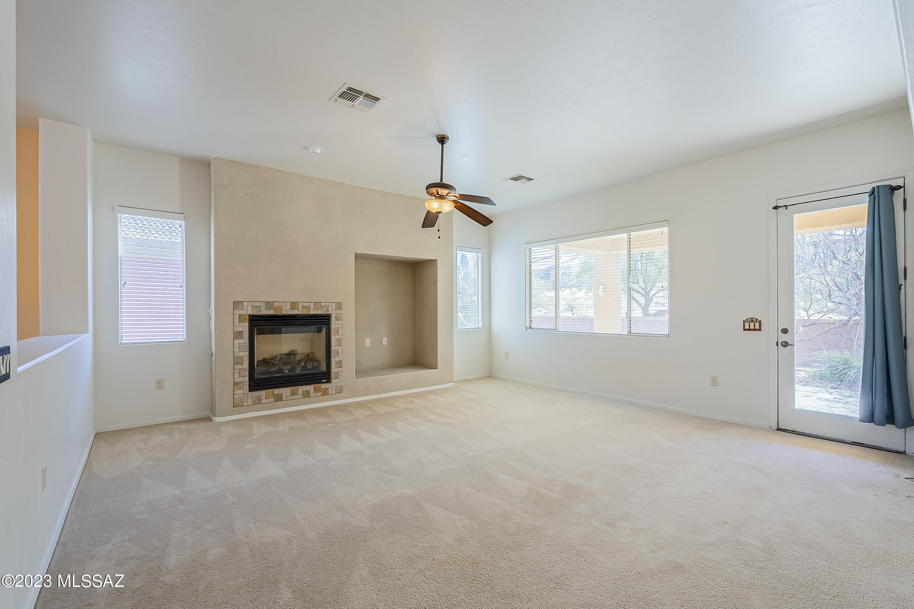 2057 W Acacia Bluffs Drive