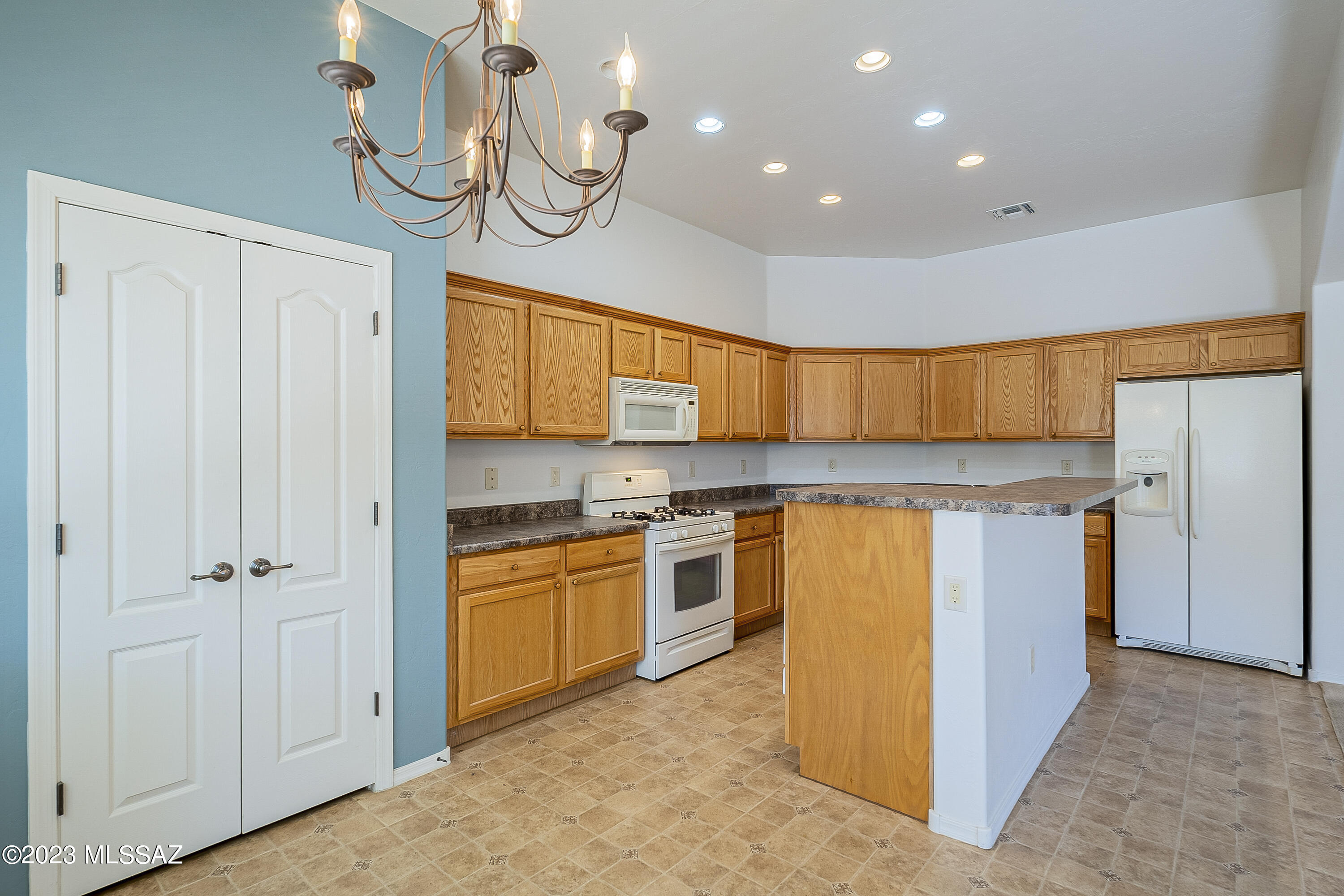 2057 W Acacia Bluffs Drive