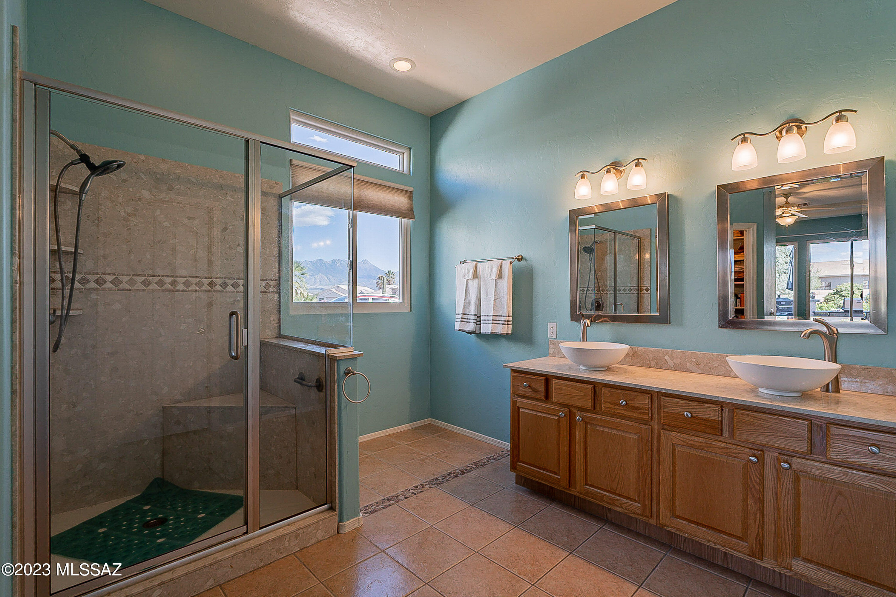 302 W Continental Vista Place