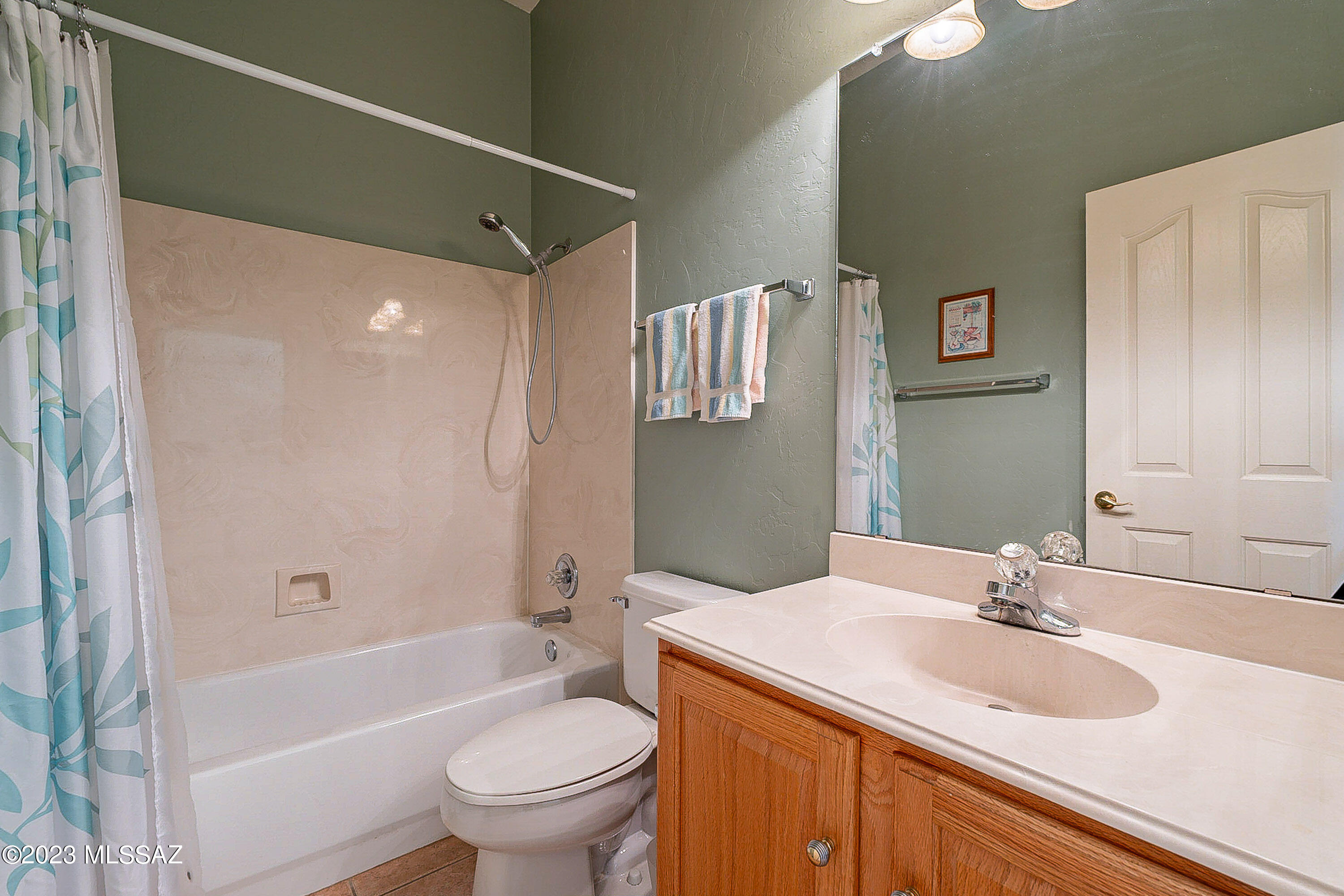 302 W Continental Vista Place