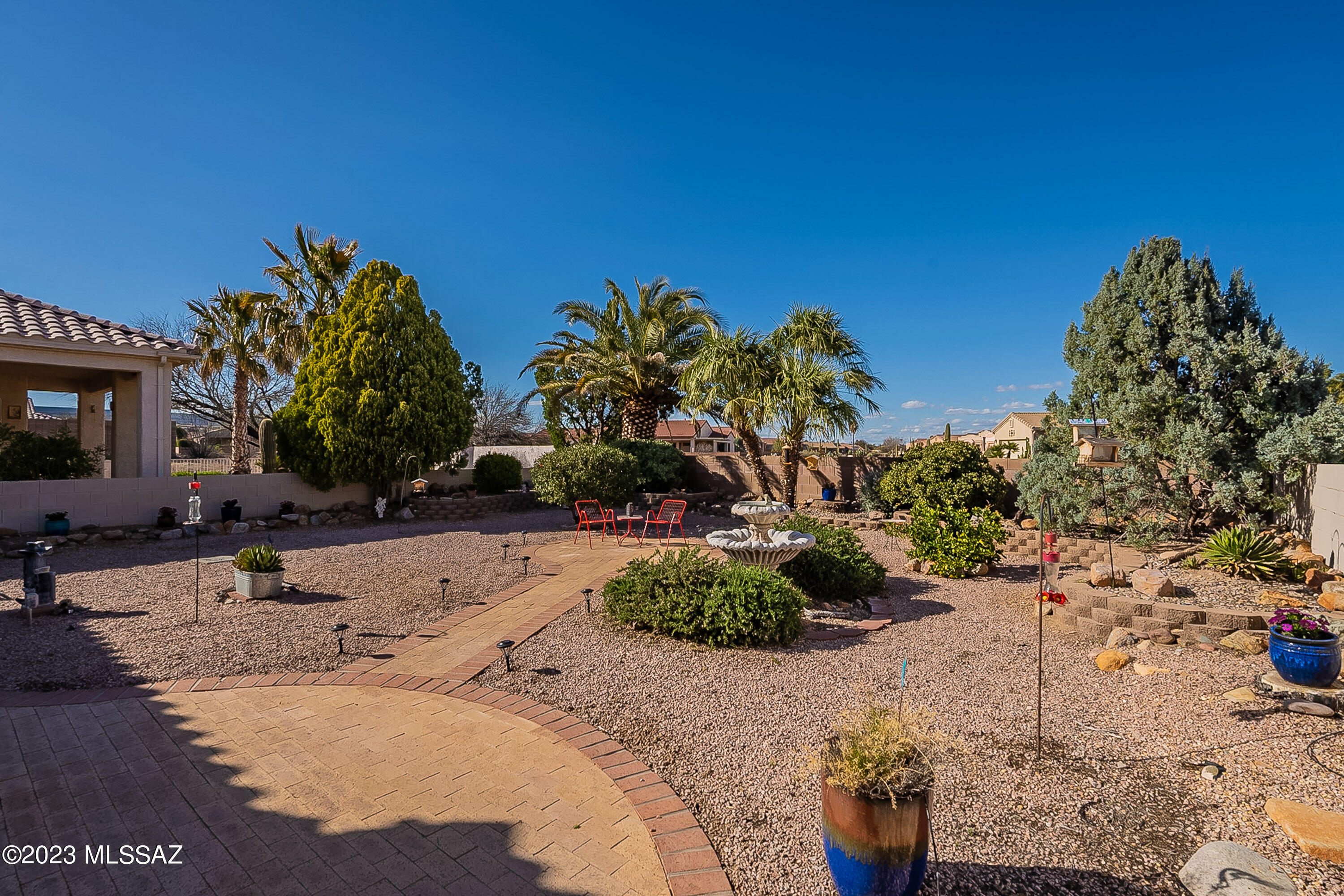 302 W Continental Vista Place