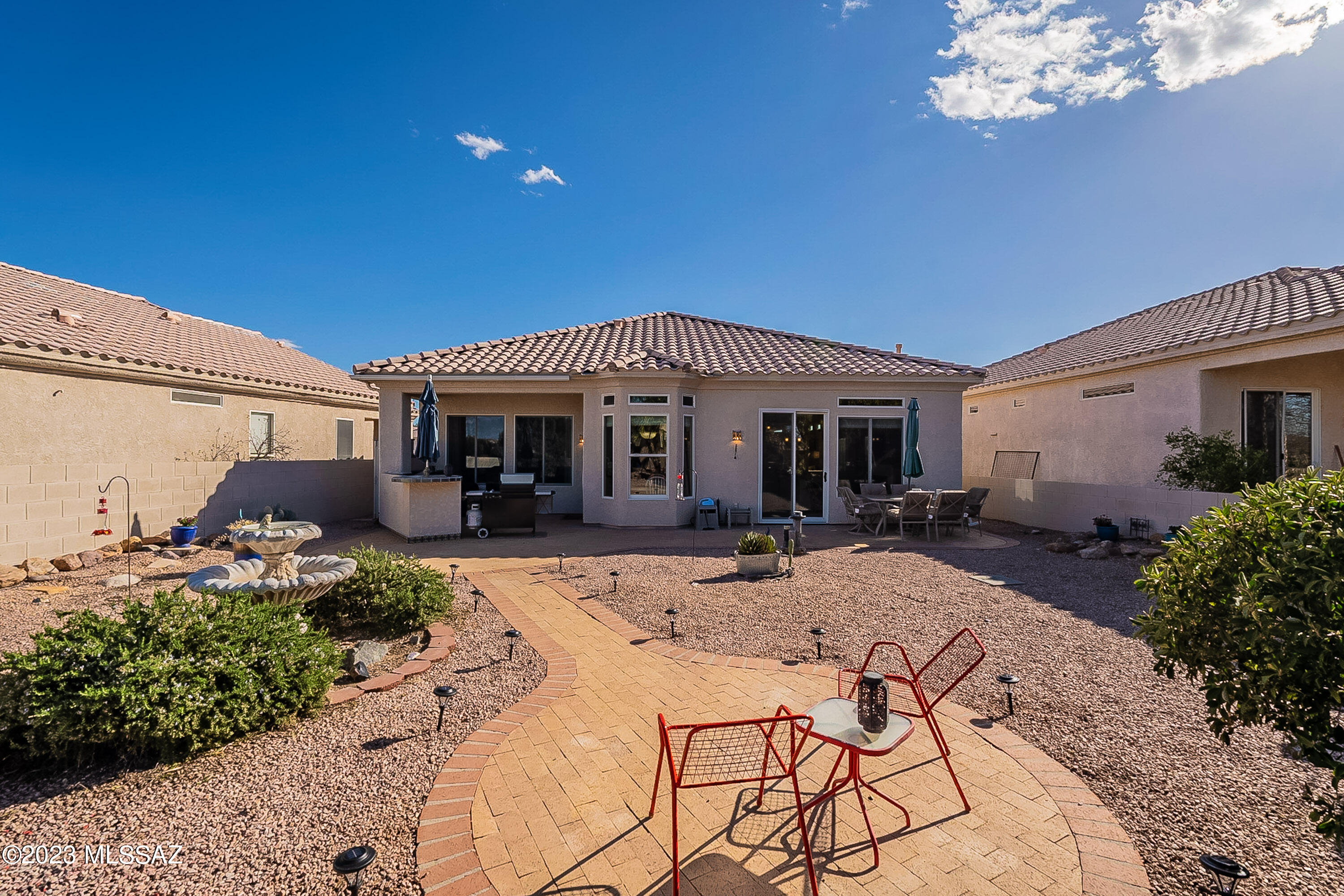 302 W Continental Vista Place